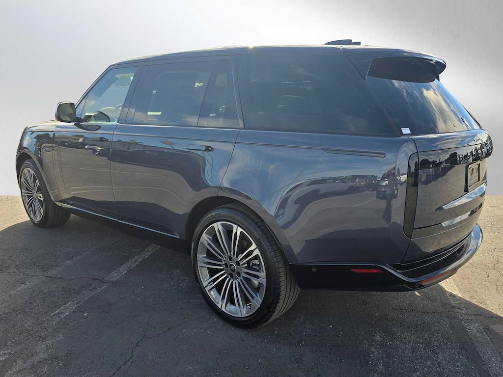 New 2025 Land Rover Range Rover SE P400 LWB 7 Seat