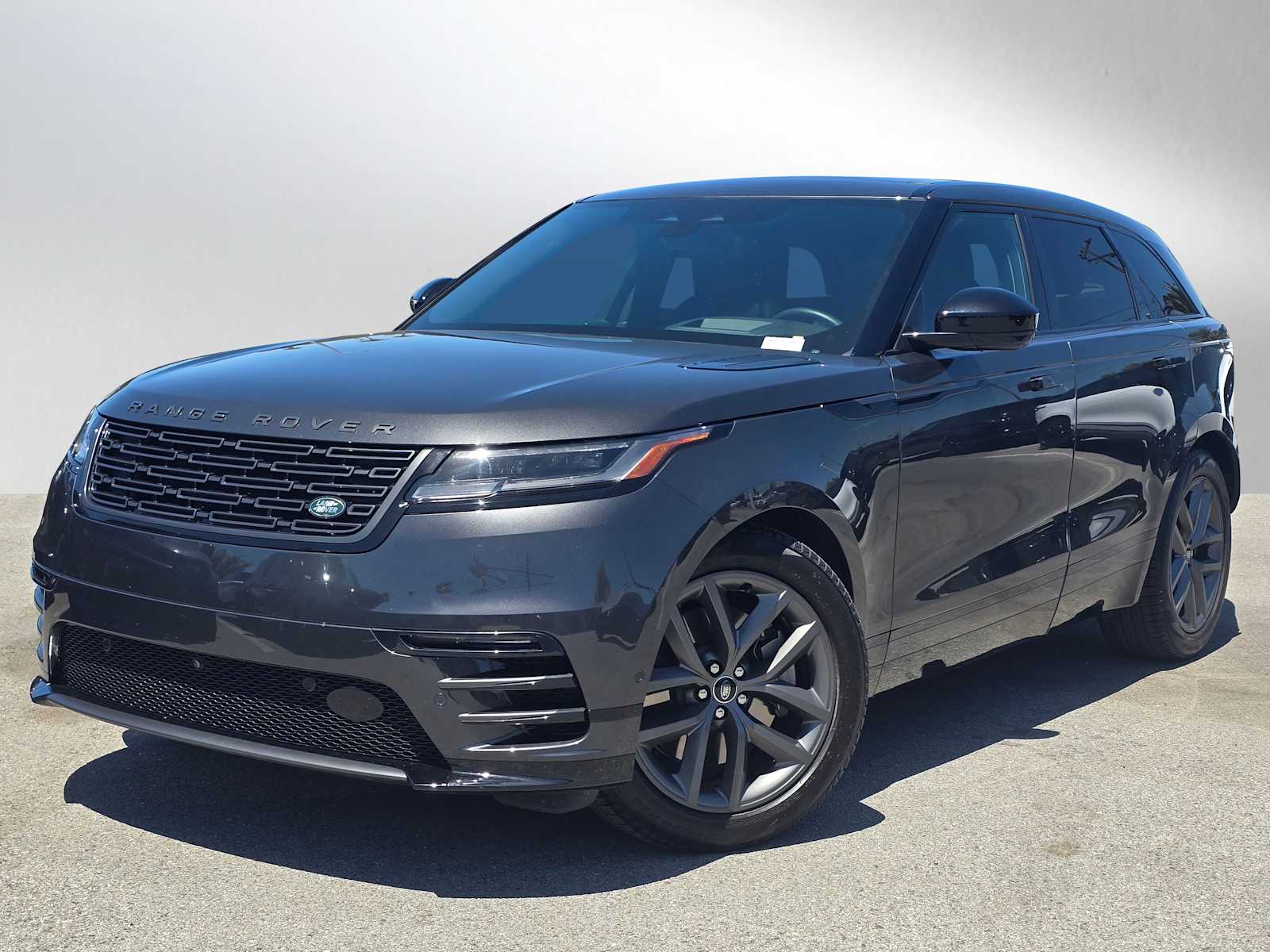 2026 Land Rover Range Rover Velar P250 Dynamic SE's photo