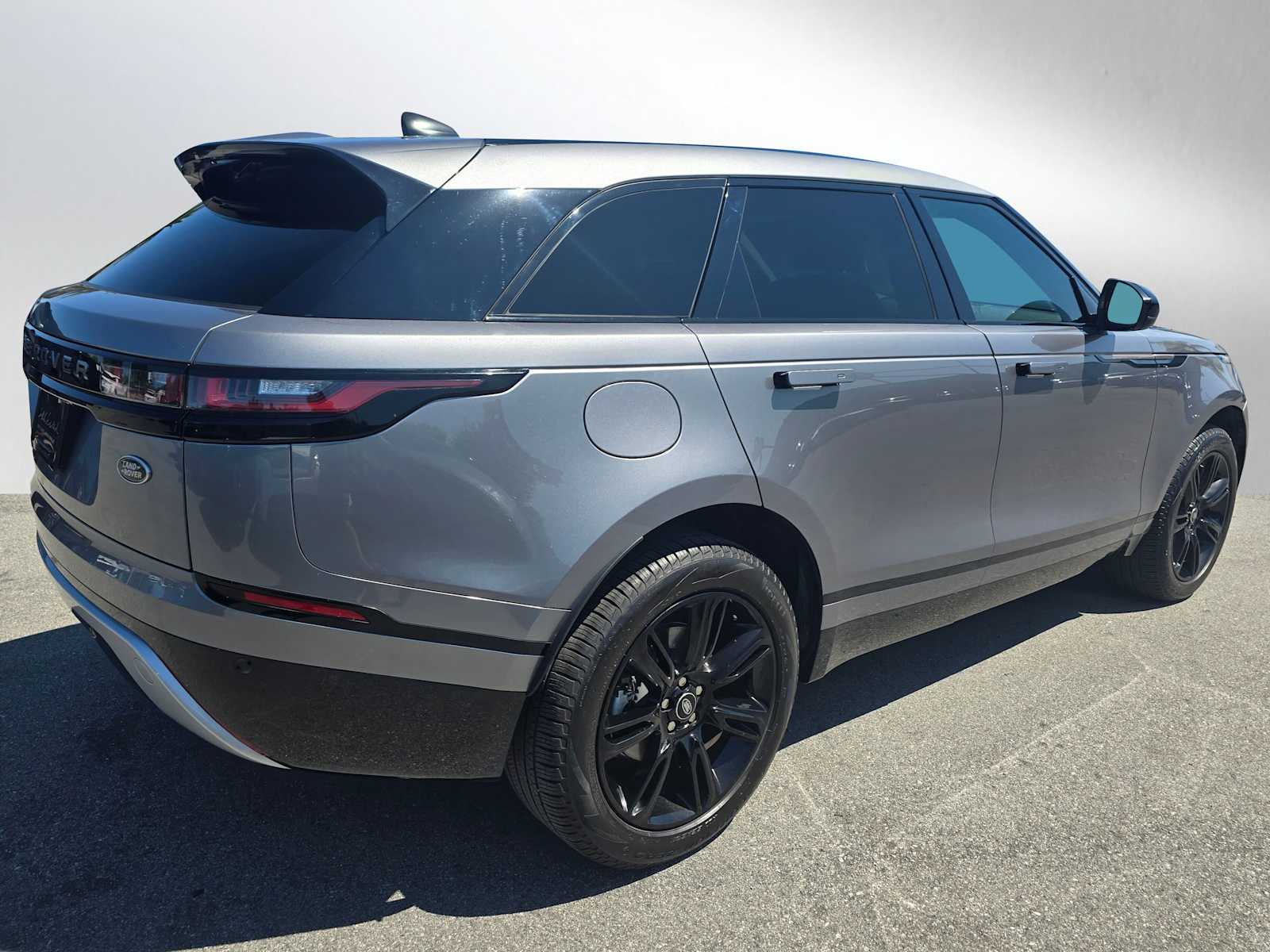 2023 Land Rover Range Rover Velar R-Dynamic S photo 3