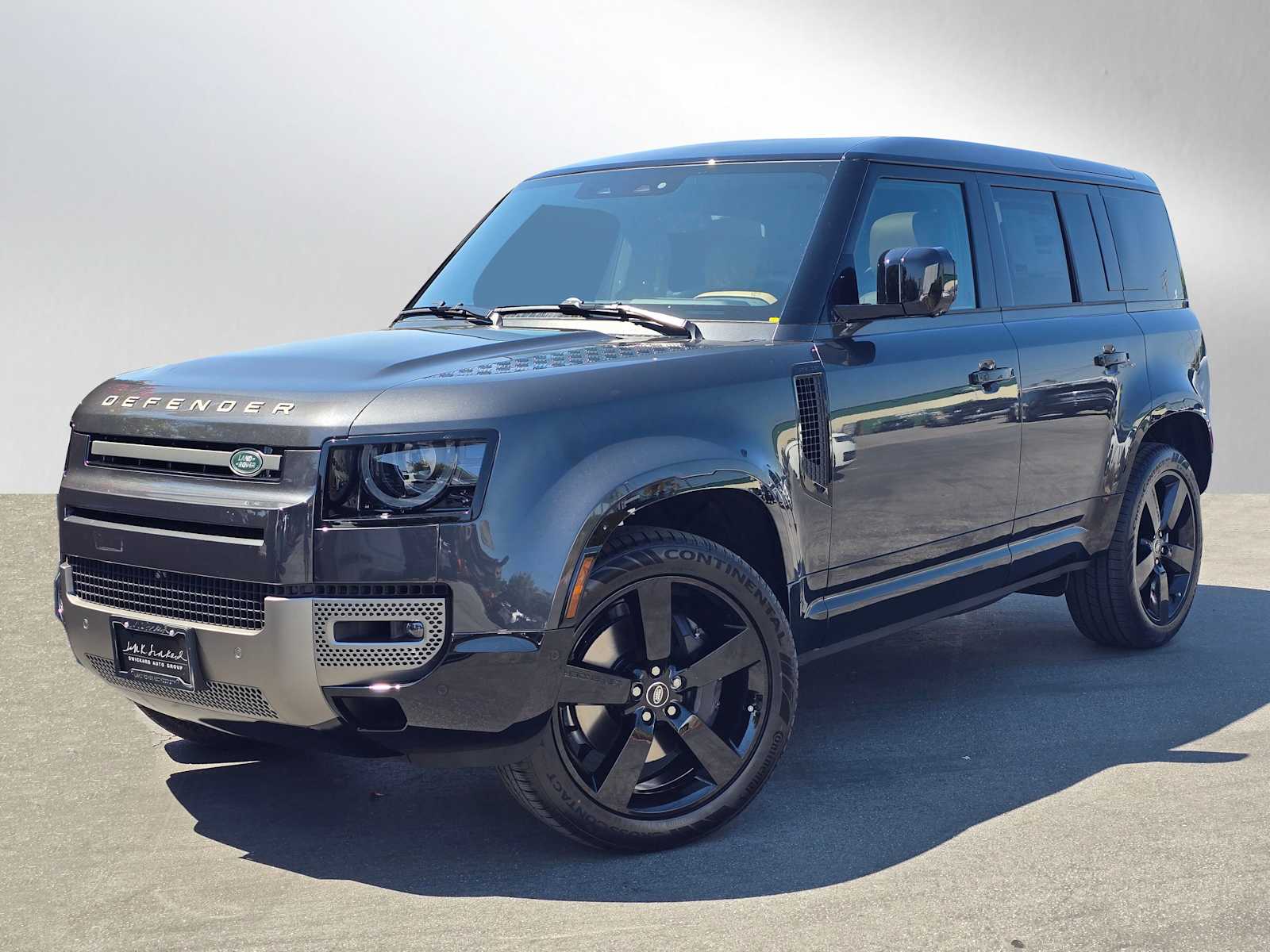 2025 Land Rover Defender 110 X-Dynamic SE photo 3