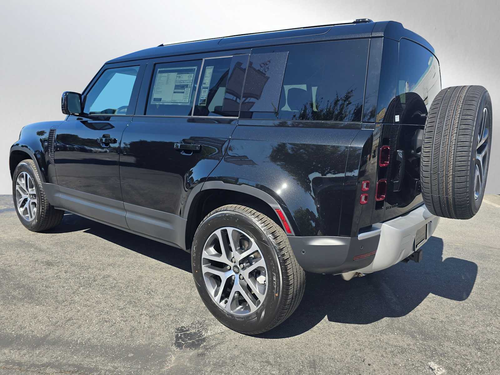 2025 Land Rover Defender S 110 photo 3