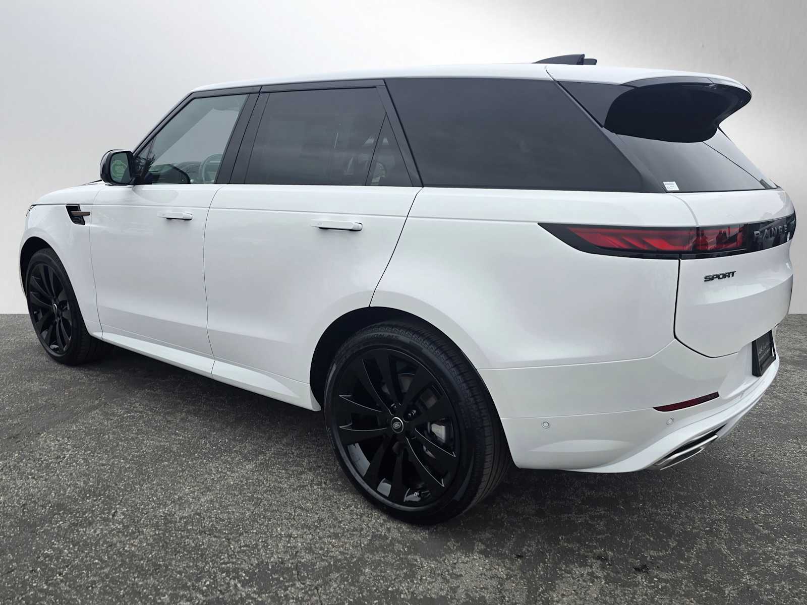 2025 Land Rover Range Rover Sport SE photo 3