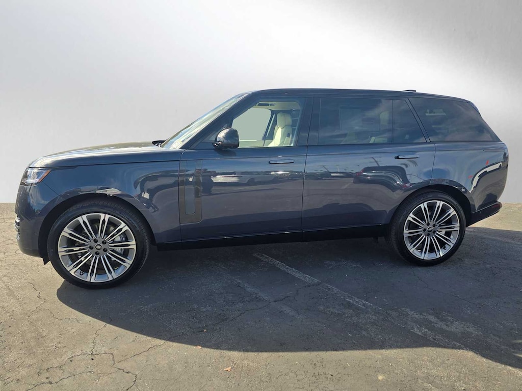 New 2025 Land Rover Range Rover SE P400 LWB 7 Seat