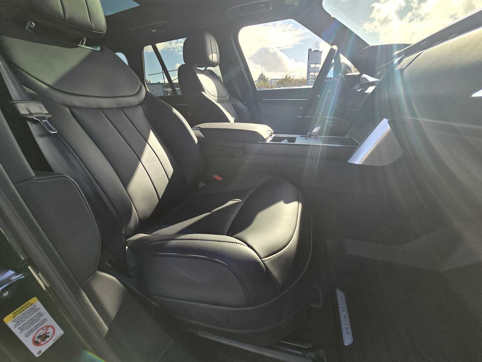 2025 Land Rover Range Rover SE - Photo 11