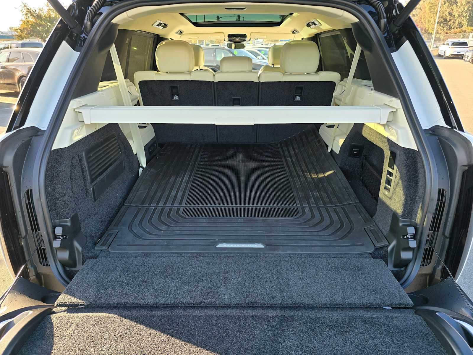 2025 Land Rover Range Rover SE - Photo 14