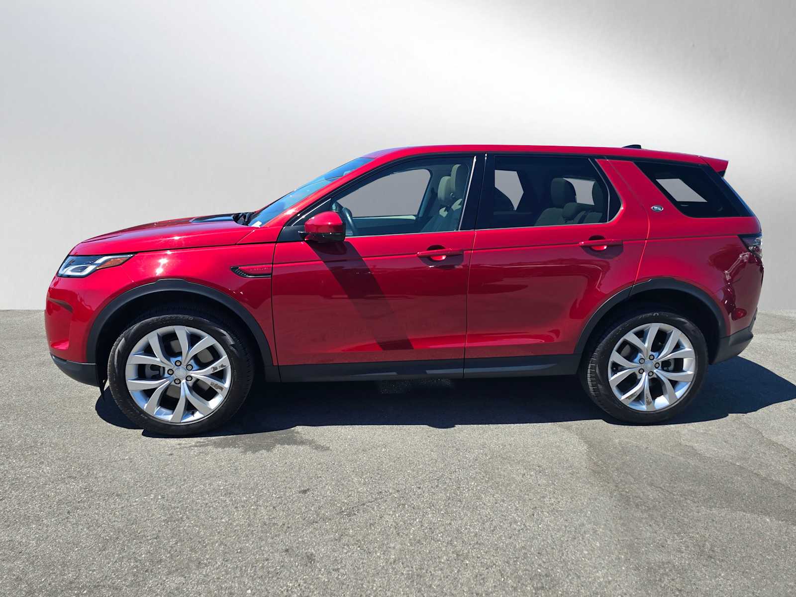 2023 Land Rover Discovery Sport SE photo 2