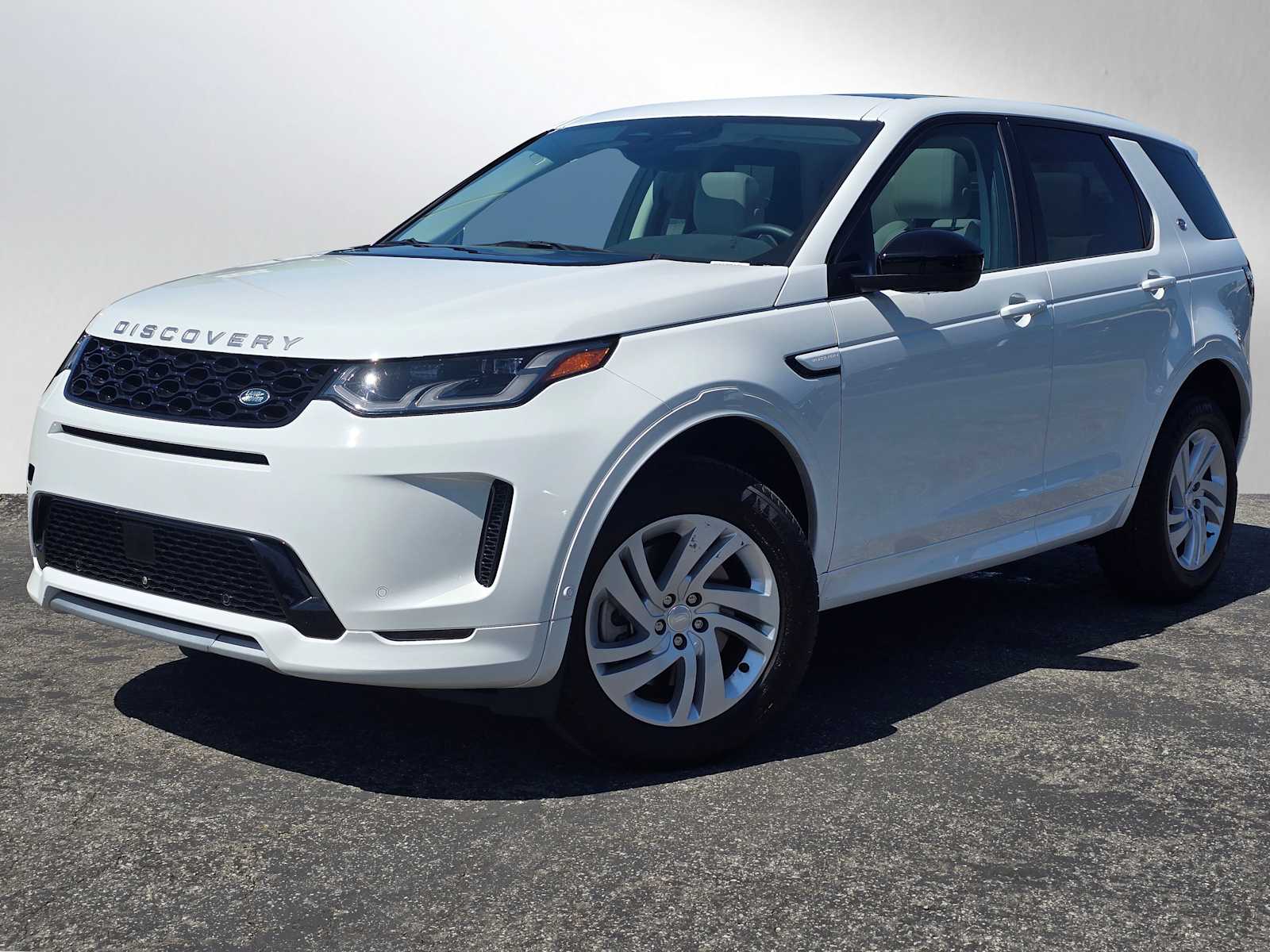 2024 Land Rover Discovery Sport S photo 3