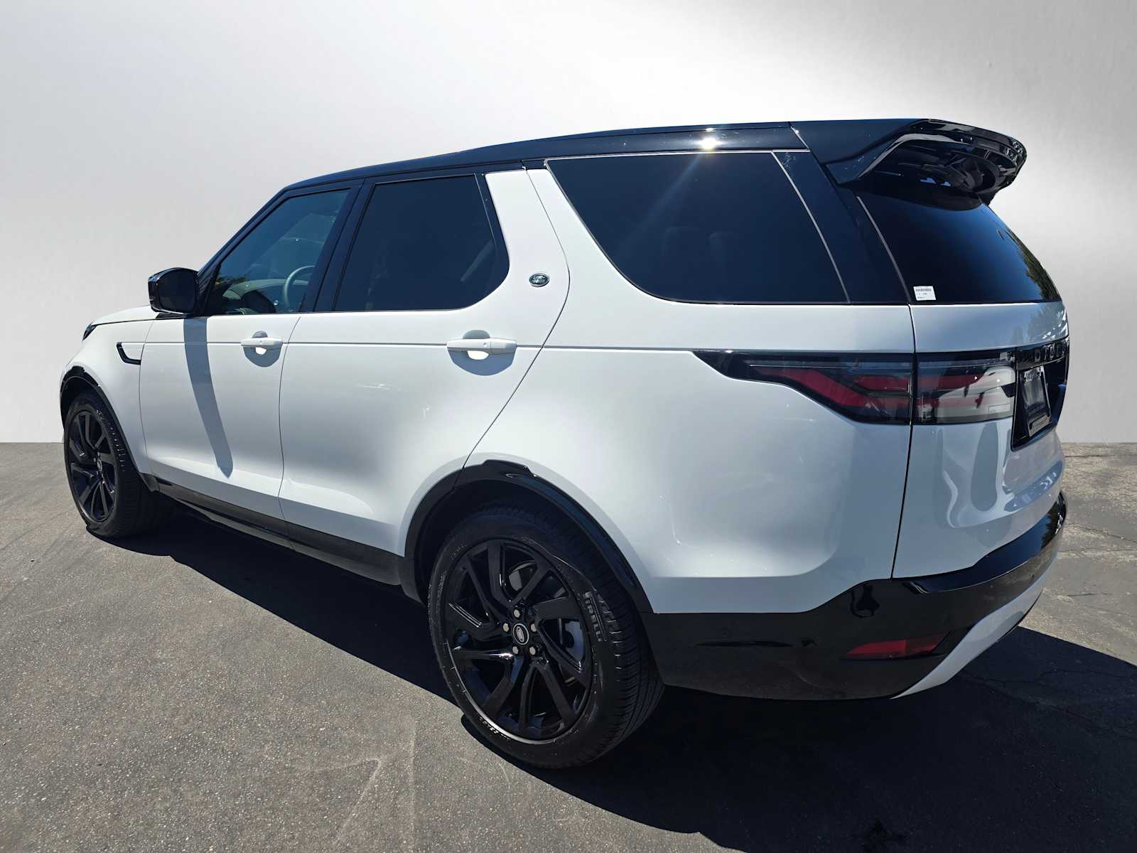 2025 Land Rover Discovery SE photo 2