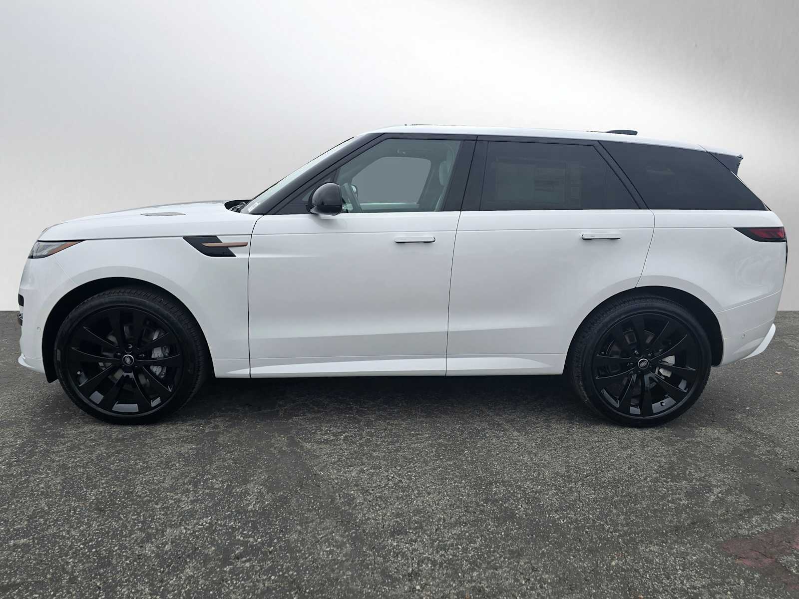 2025 Land Rover Range Rover Sport SE photo 2