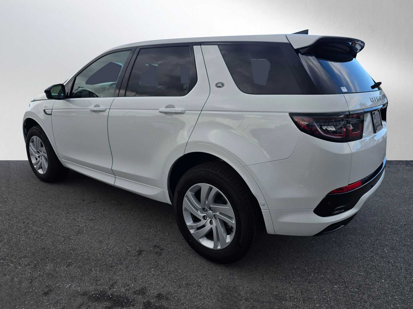 2024 Land Rover Discovery Sport S photo 3