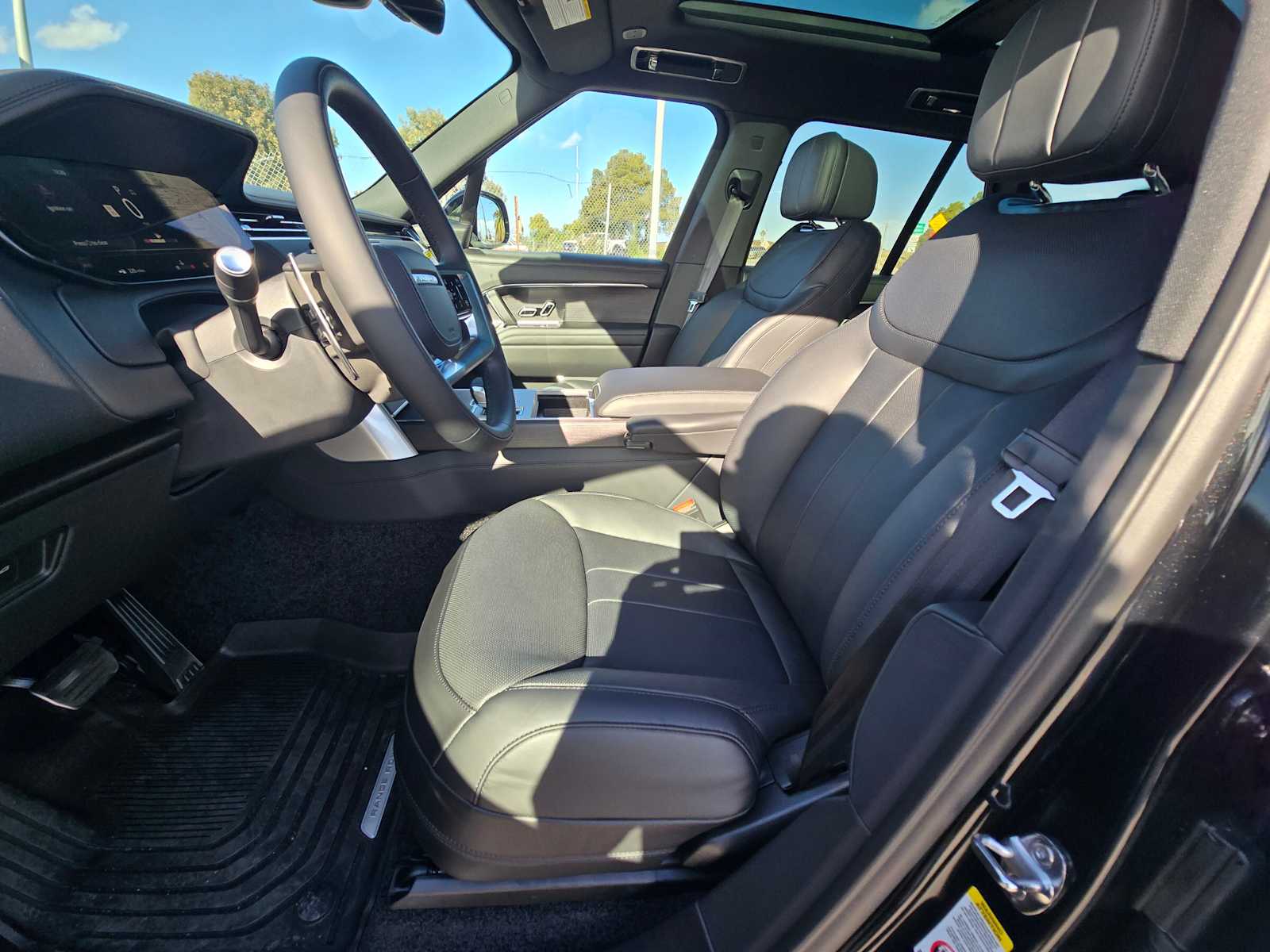 2025 Land Rover Range Rover SE - Photo 24