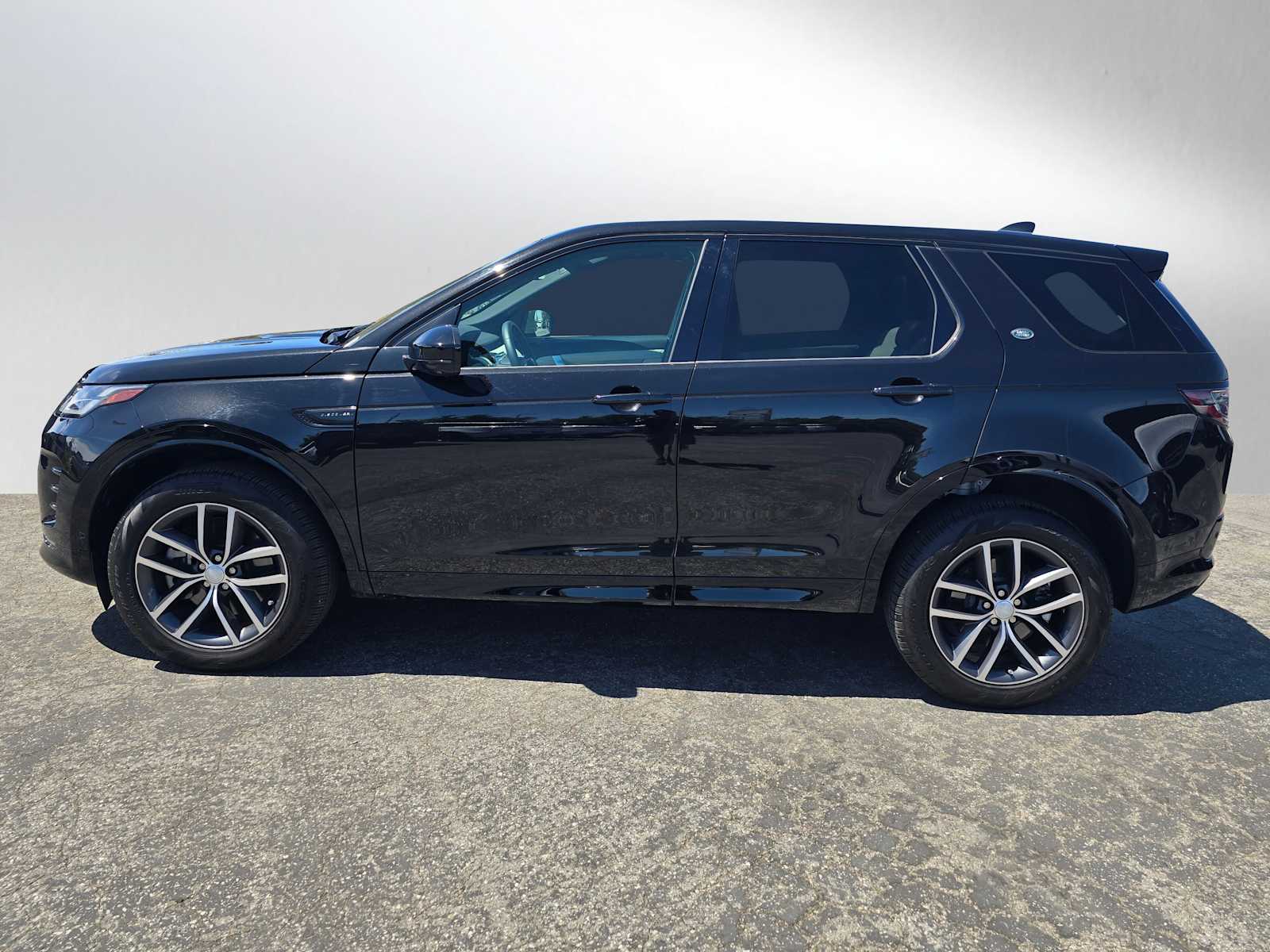 2024 Land Rover Discovery Sport Dynamic SE photo 2