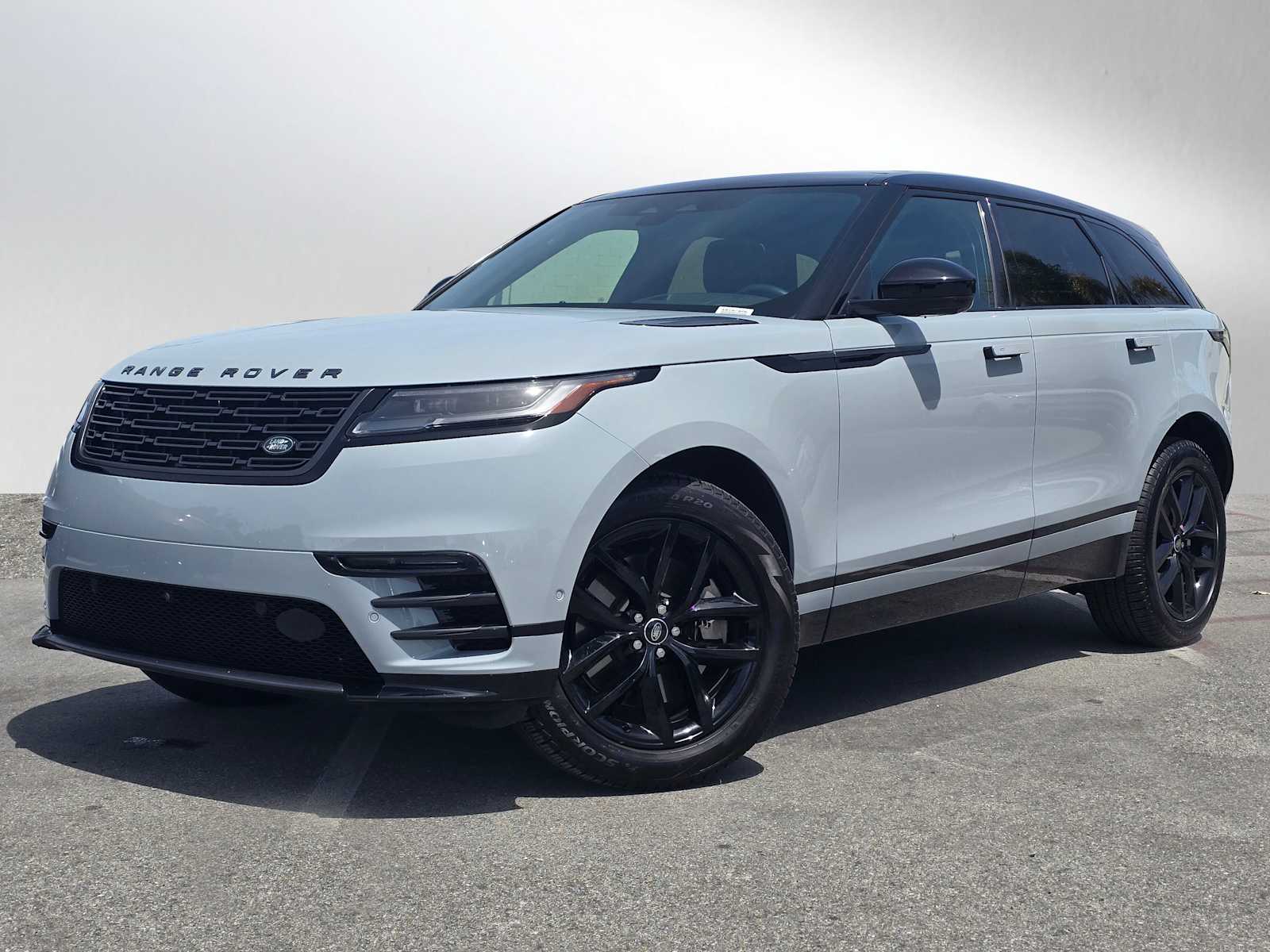 2026 Land Rover Range Rover Velar P250 Dynamic SE's photo