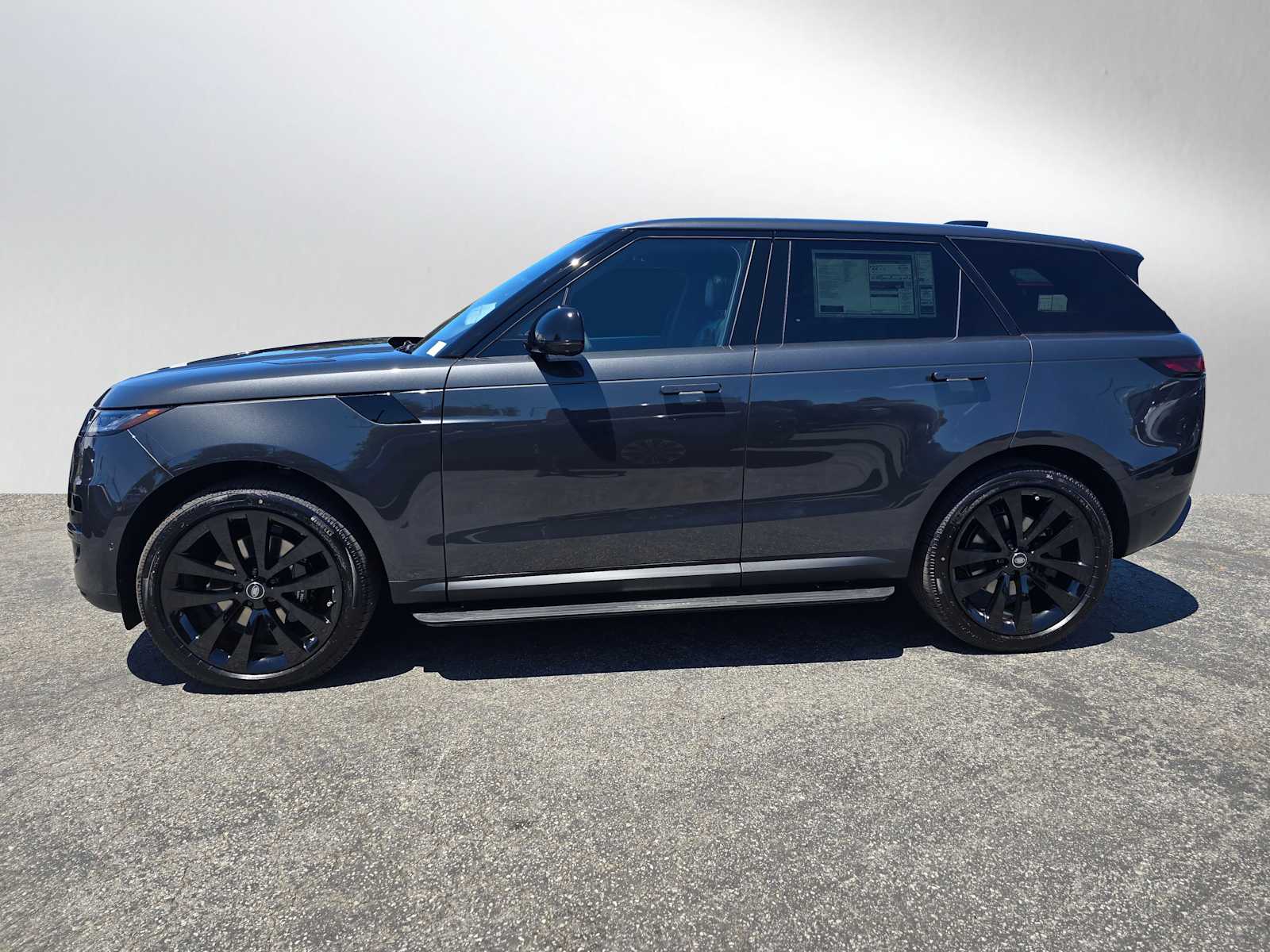 2025 Land Rover Range Rover Sport SE photo 4