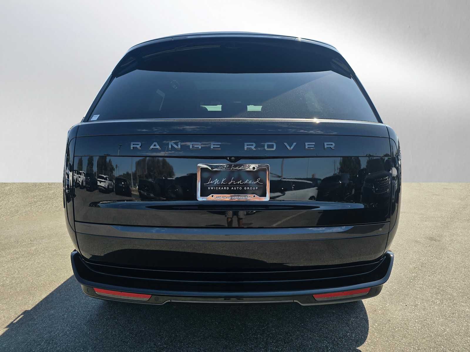 2025 Land Rover Range Rover SE photo 3
