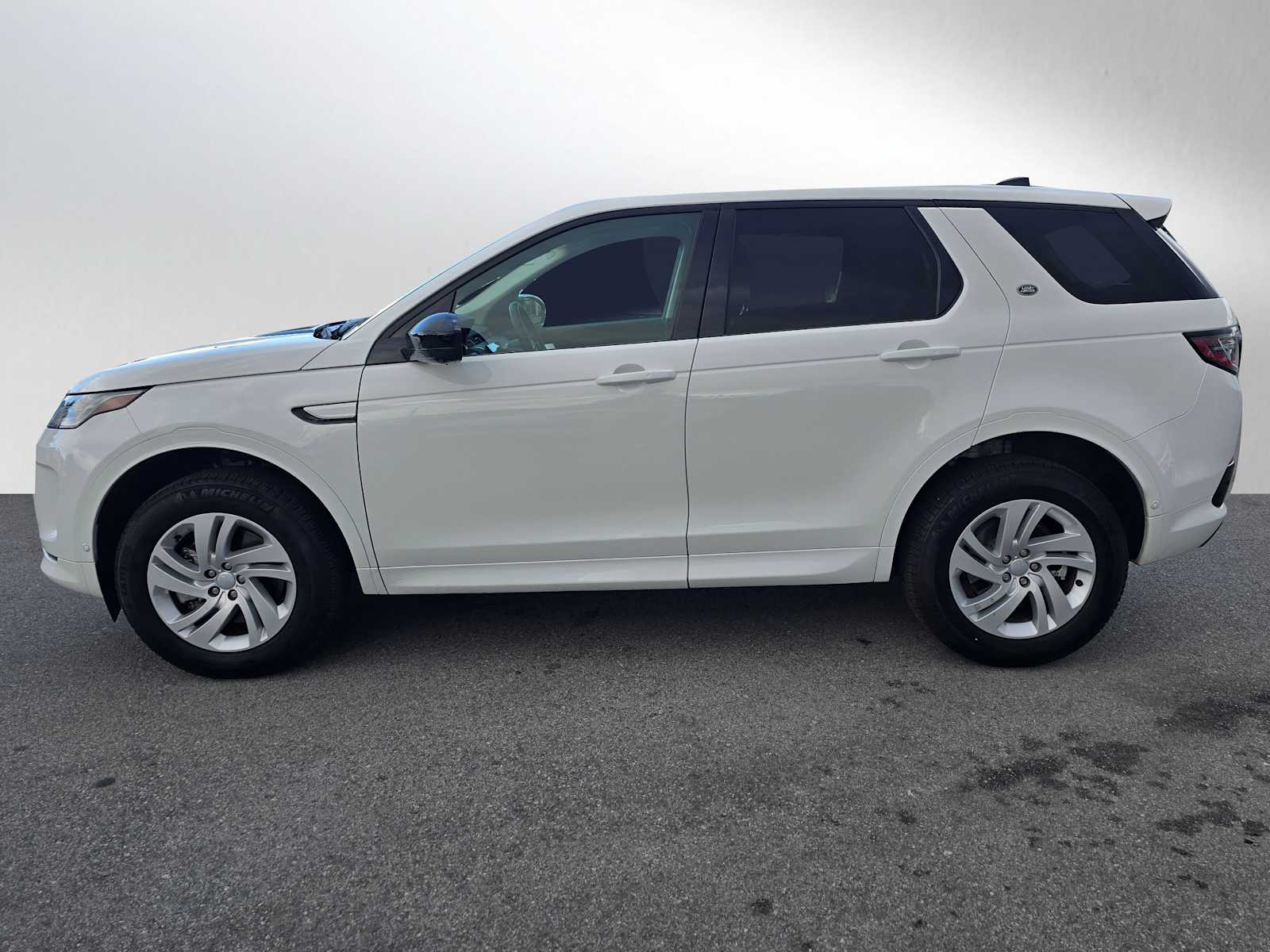 2024 Land Rover Discovery Sport S photo 2