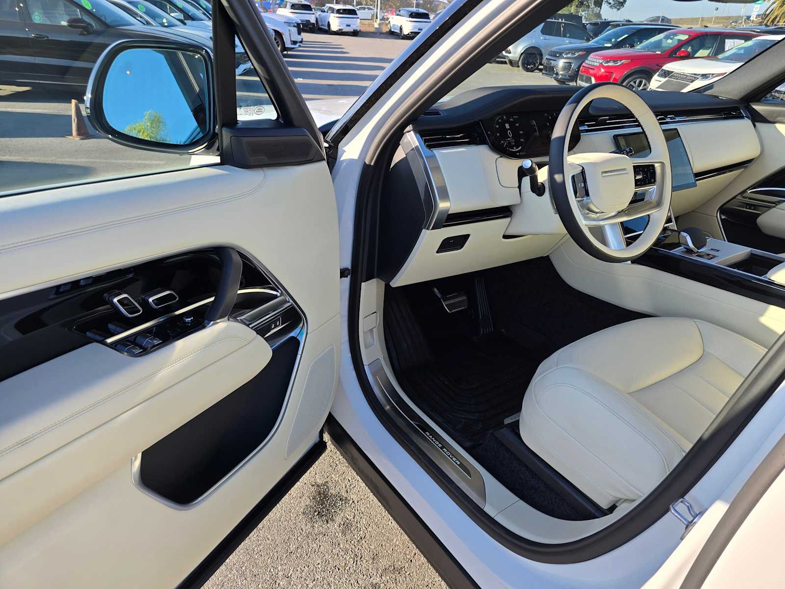 2025 Land Rover Range Rover SE - Photo 19
