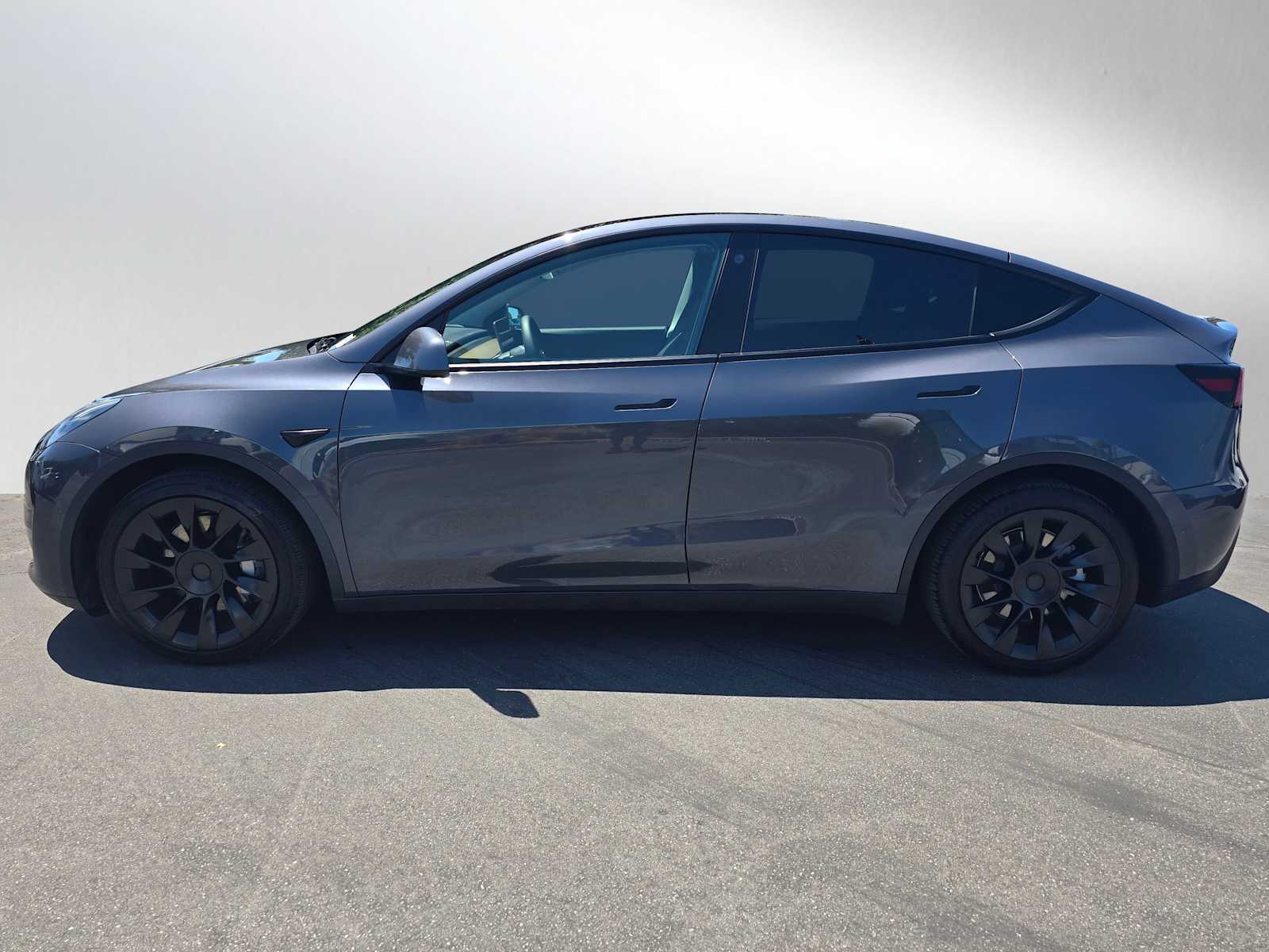 Used 2021 Tesla Model Y Long Range with VIN 5YJYGDEE1MF097890 for sale in Redwood City, CA