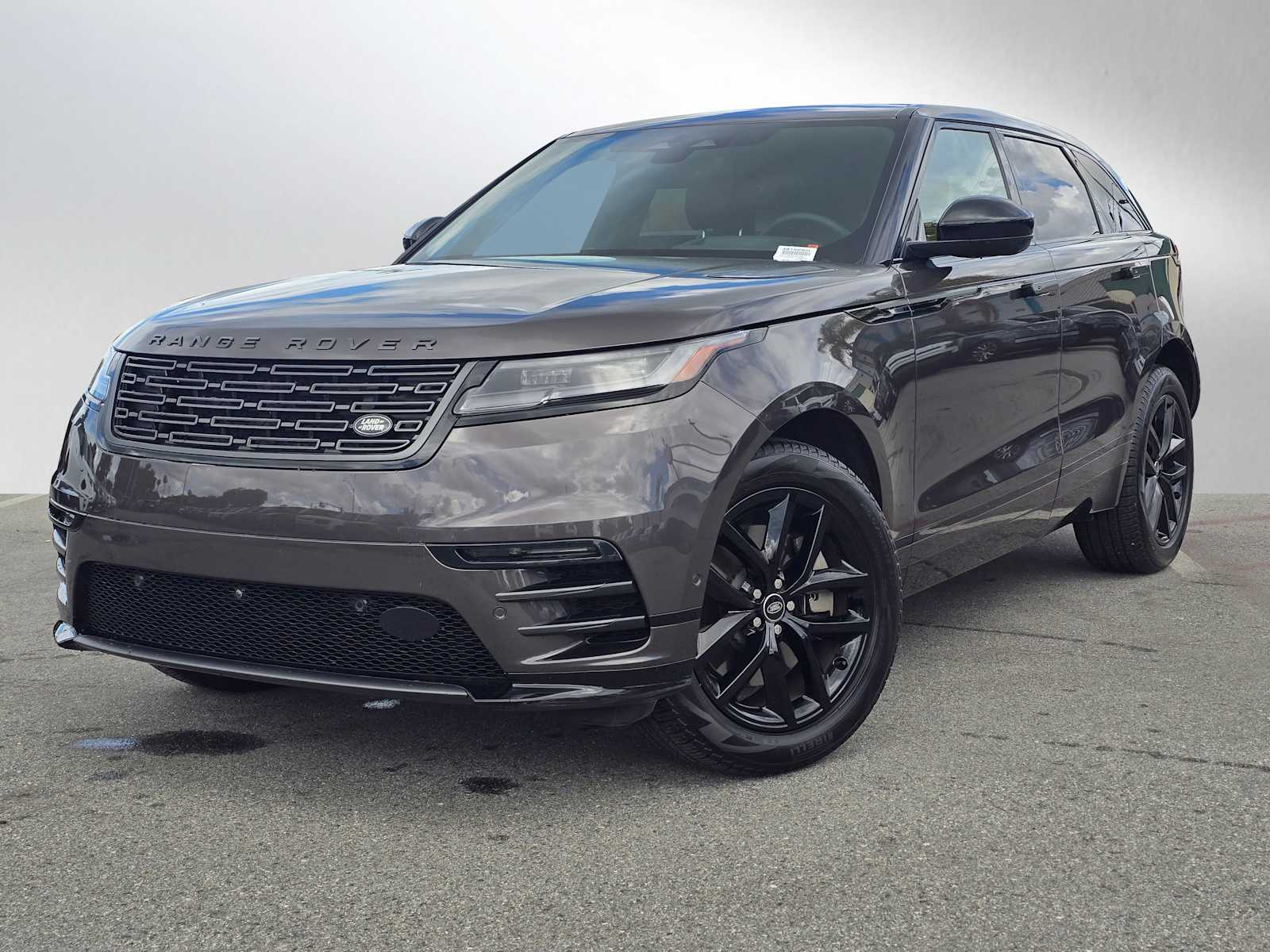 2026 Land Rover Range Rover Velar Dynamic SE