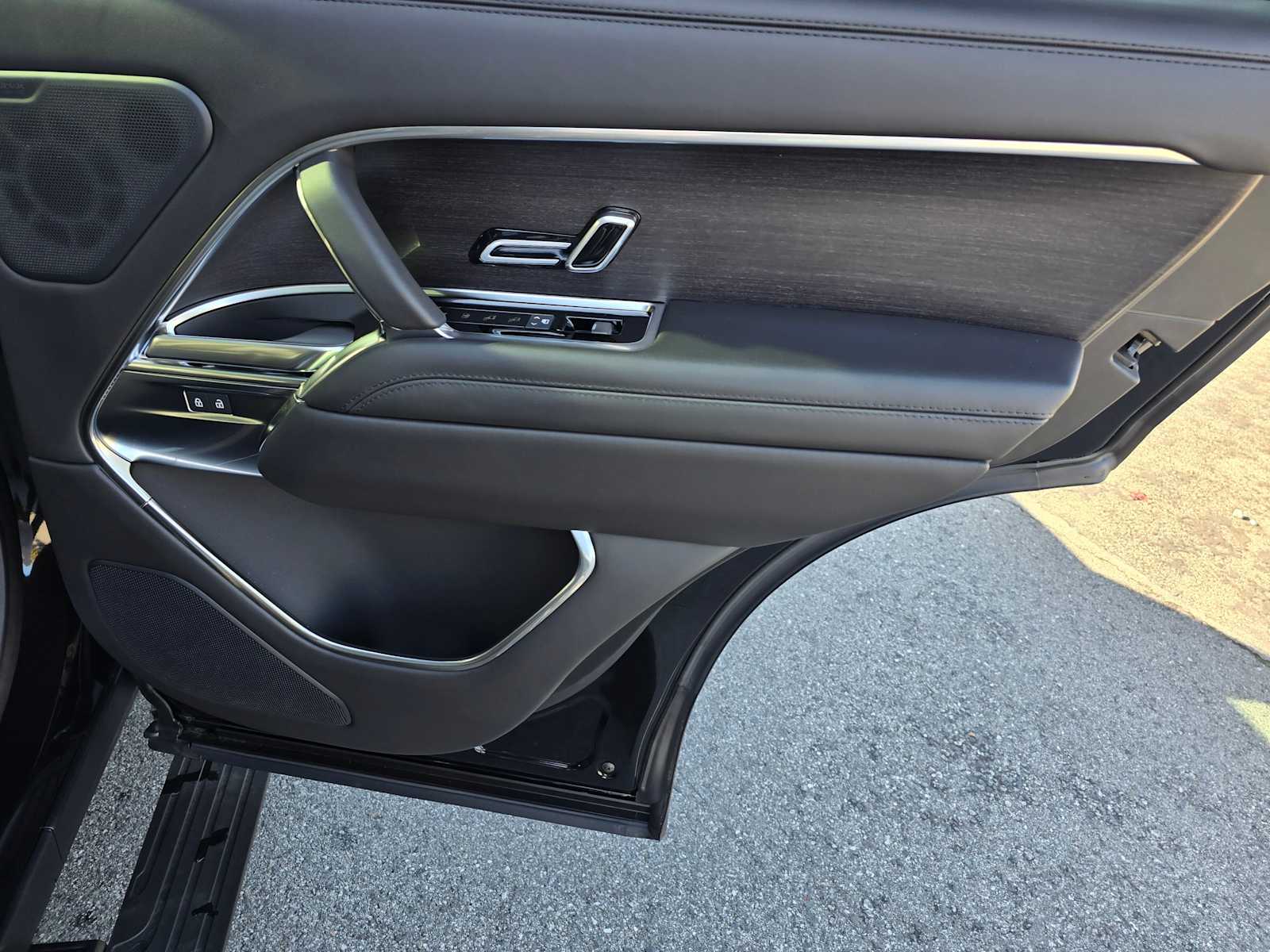 2025 Land Rover Range Rover SE - Photo 13