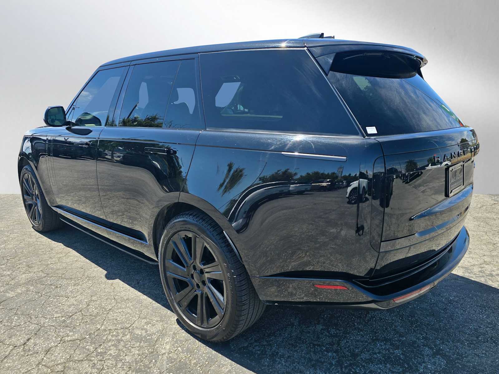 2023 Land Rover Range Rover SE photo 3