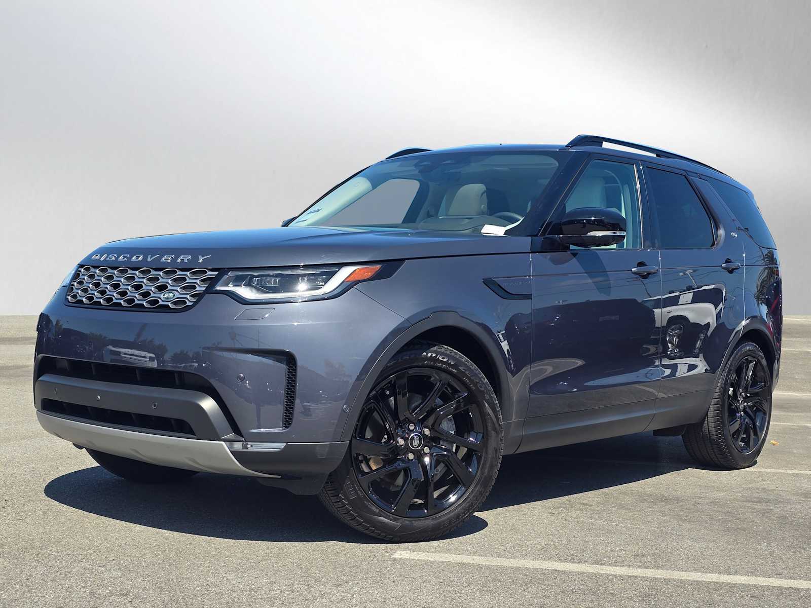 2025 Land Rover Discovery P300 S's photo