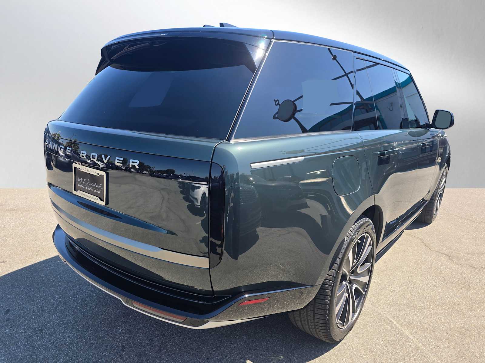 2025 Land Rover Range Rover SE photo 3