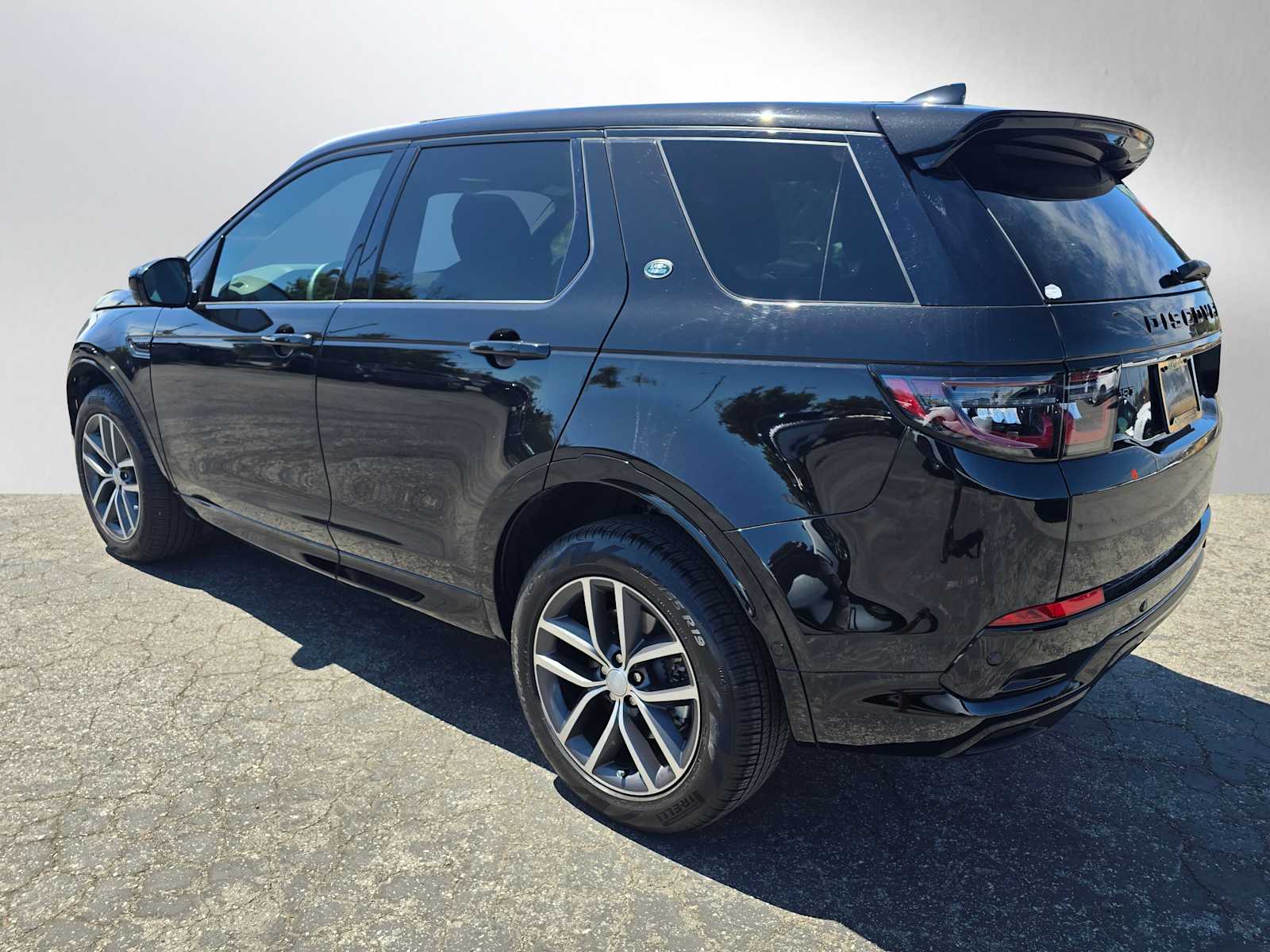 2024 Land Rover Discovery Sport Dynamic SE photo 3