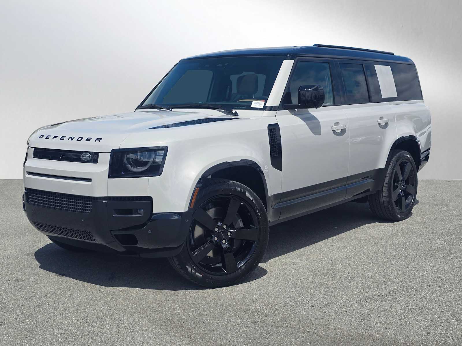 2026 Land Rover Defender 130 X-Dynamic SE P400's photo