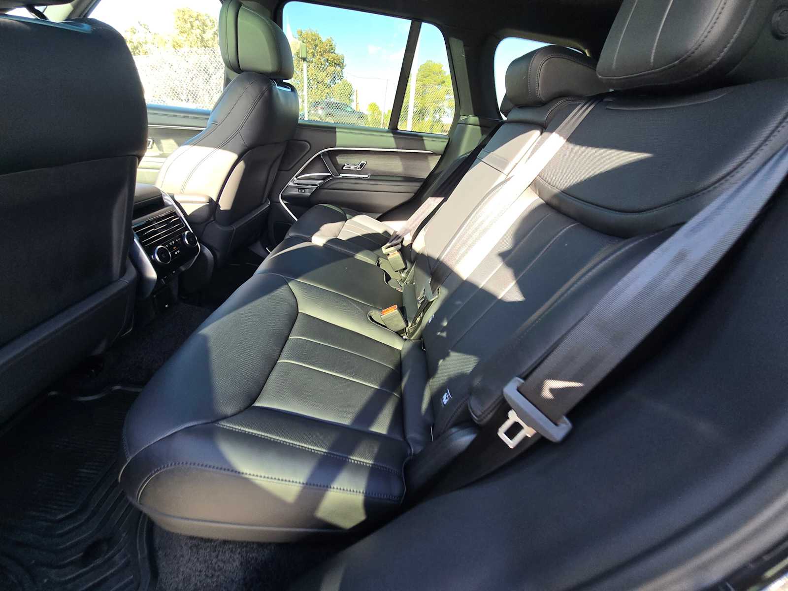 2025 Land Rover Range Rover SE - Photo 20