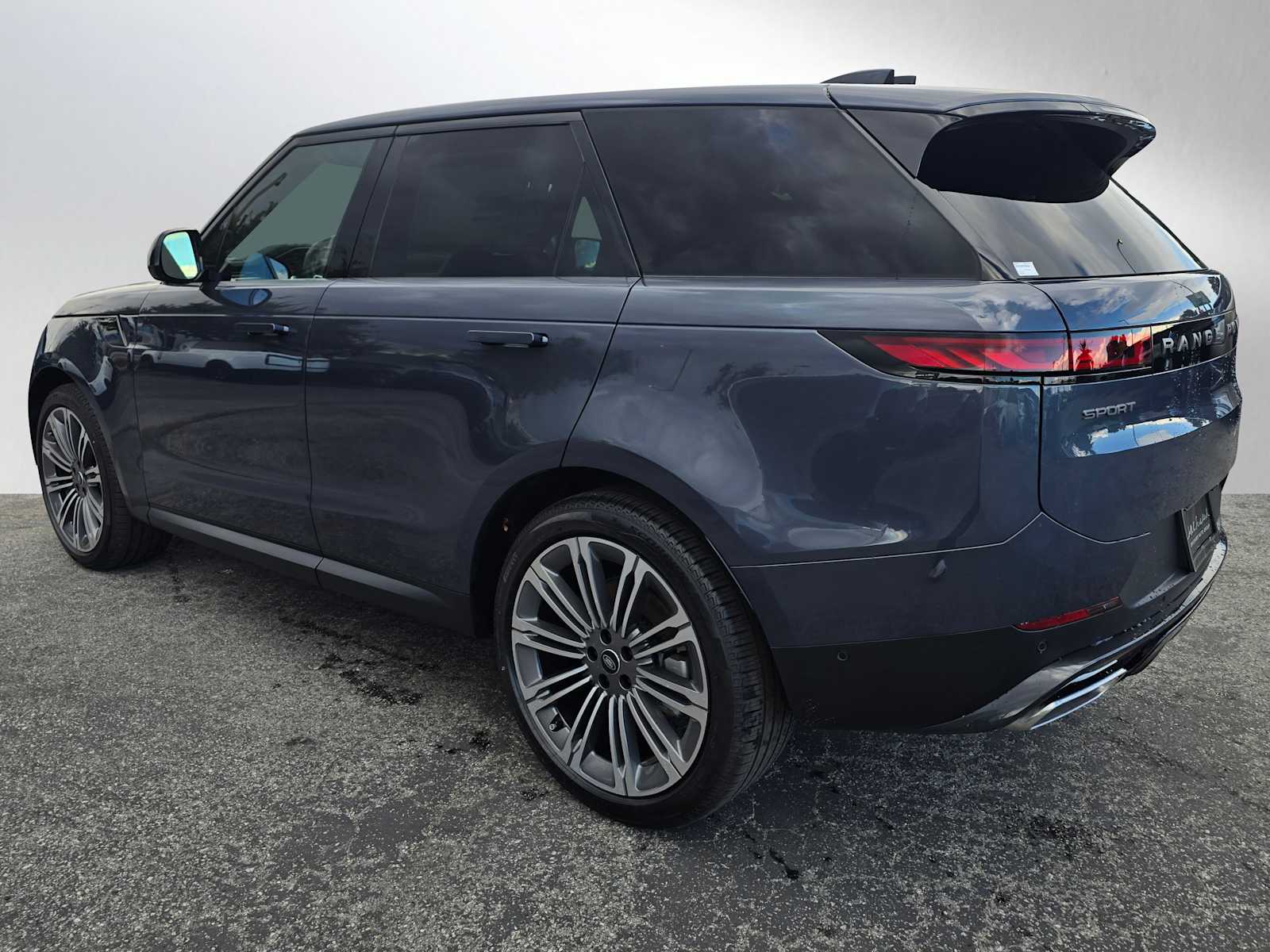 2025 Land Rover Range Rover Sport SE photo 2