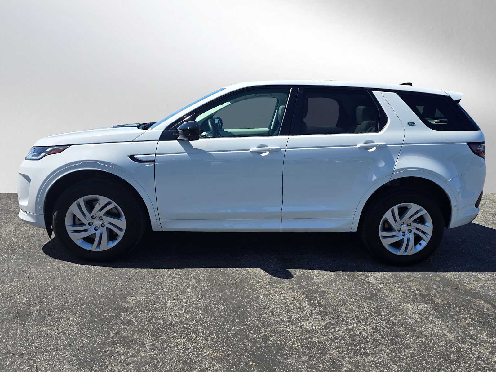 2024 Land Rover Discovery Sport S photo 4