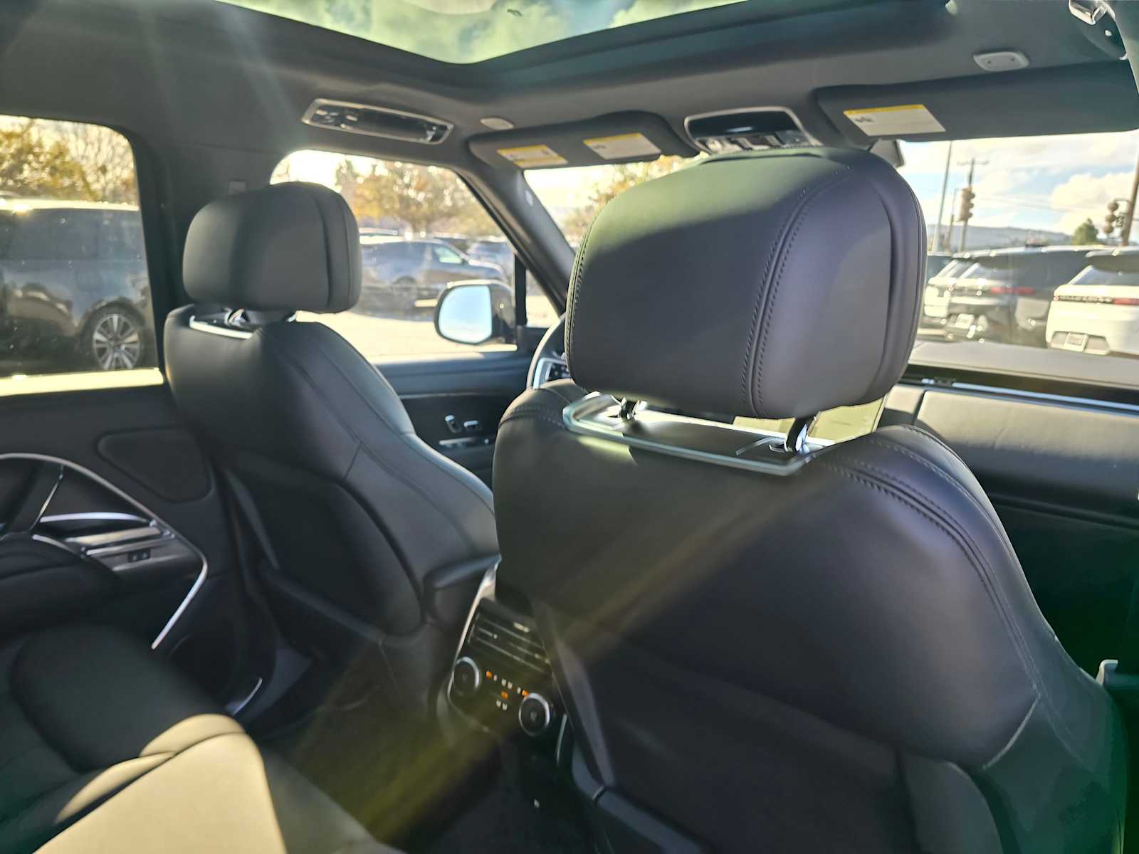 2025 Land Rover Range Rover SE - Photo 15