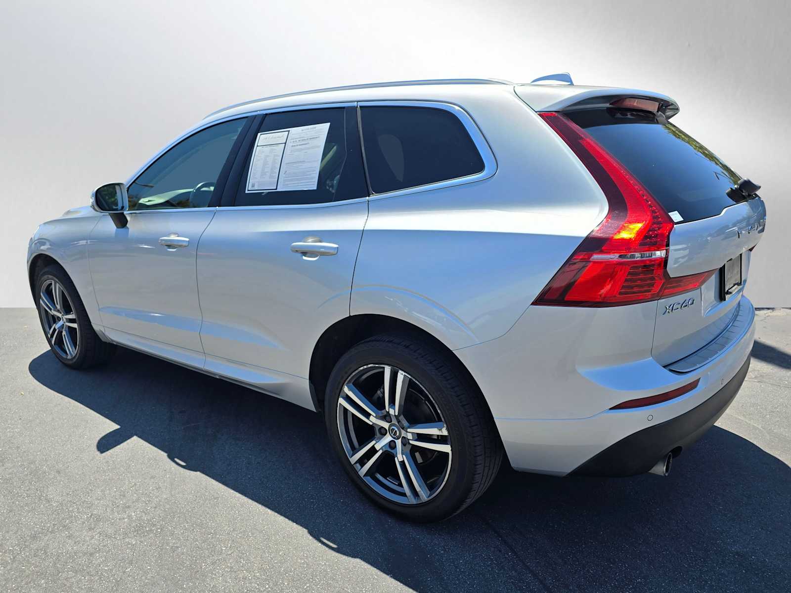 2021 Volvo XC60 T5 Momentum photo 3