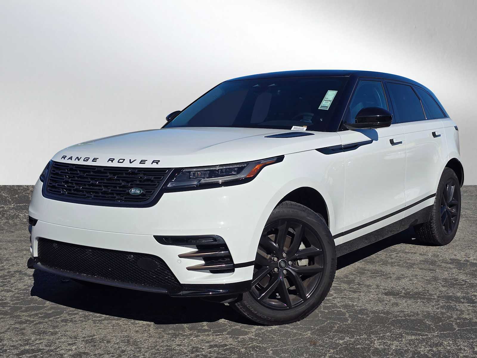 2025 Land Rover Range Rover Velar Dynamic SE's photo