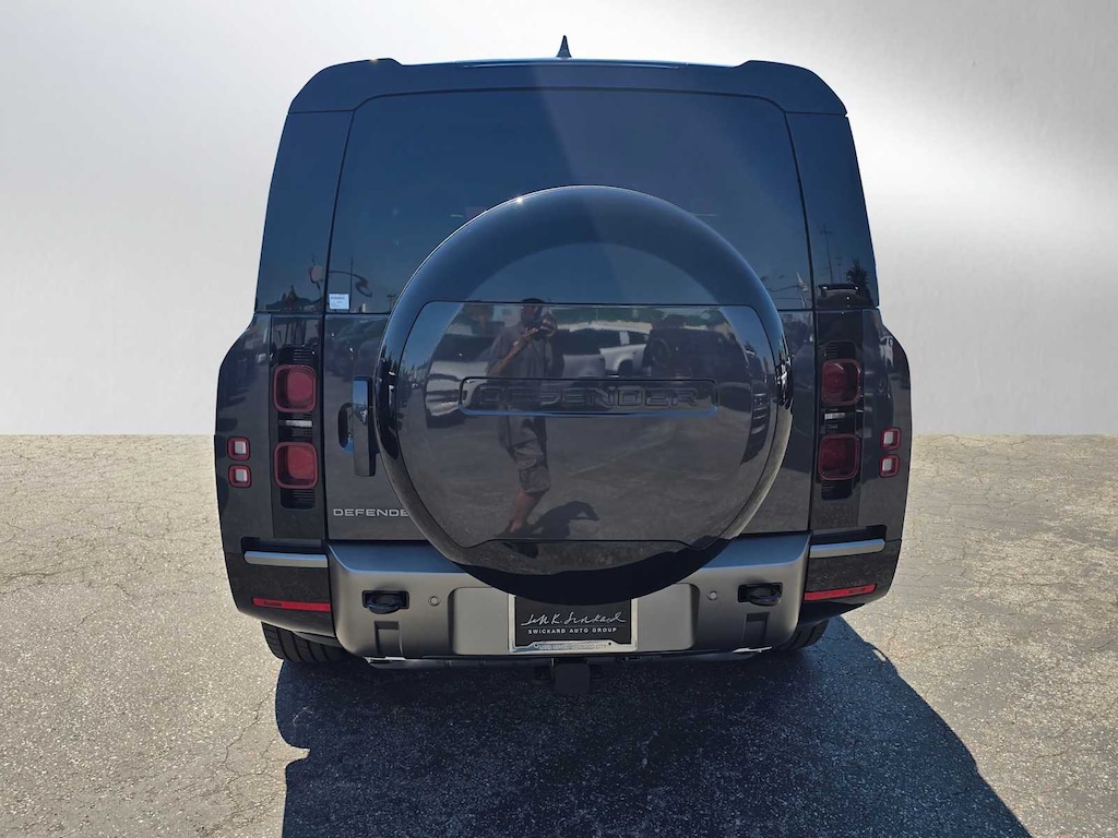 New 2025 Land Rover Defender 130 X-Dynamic SE SUV