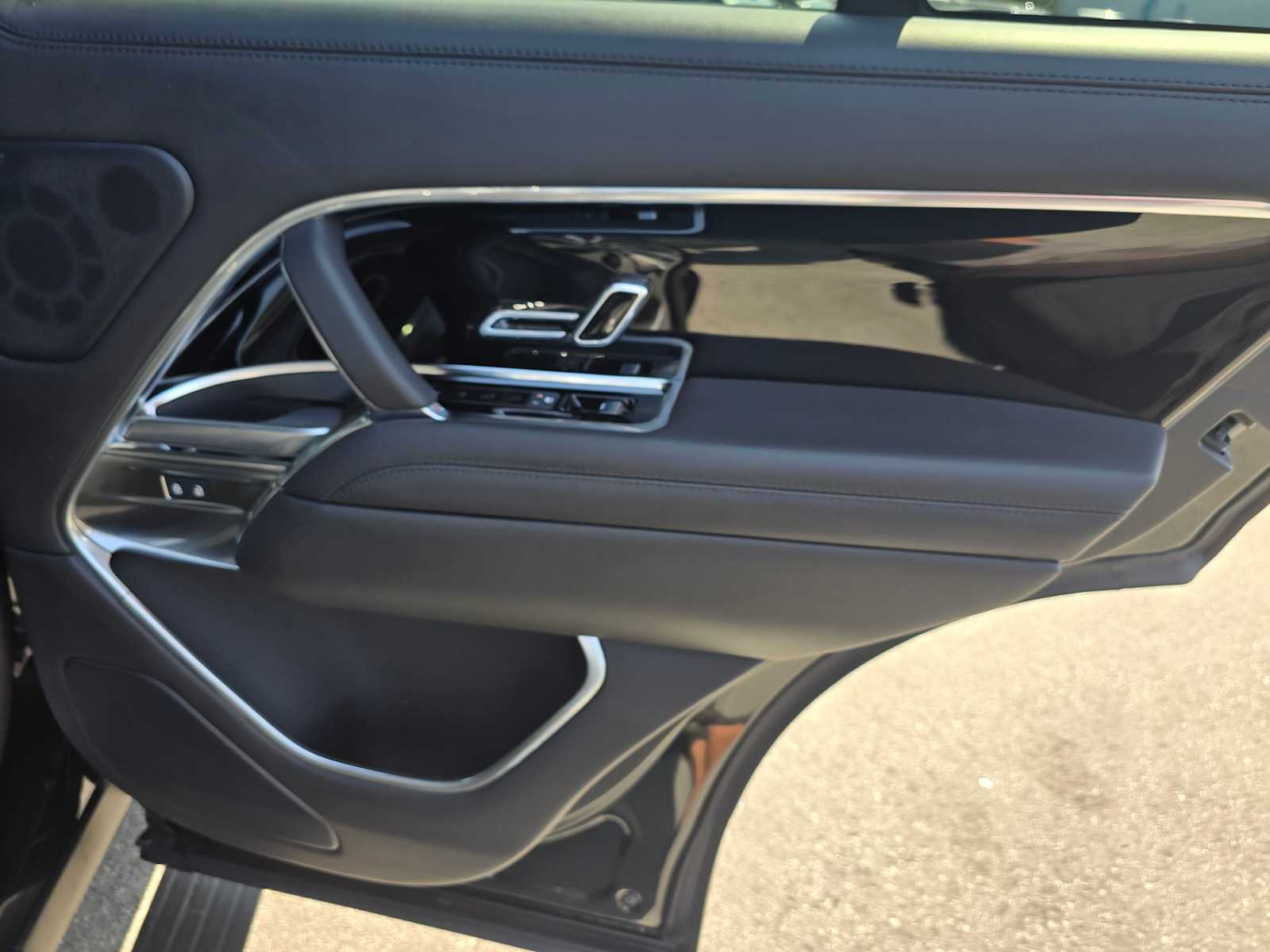 2025 Land Rover Range Rover SE - Photo 13