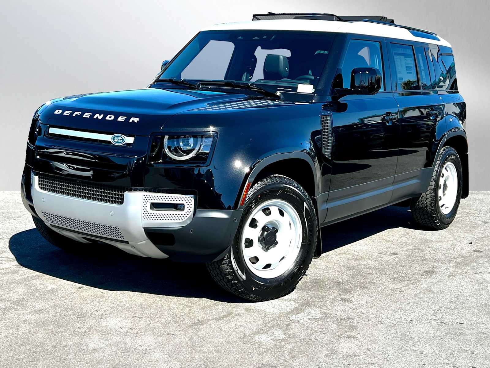 2024 Land Rover Defender S's photo