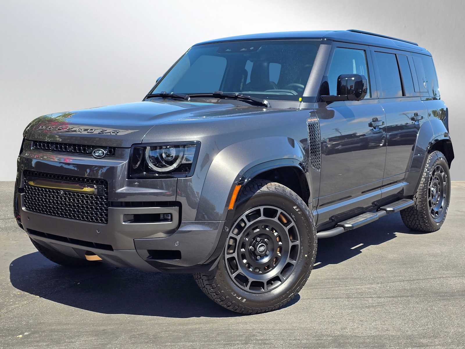 2025 Land Rover Defender Octa Edition One's photo