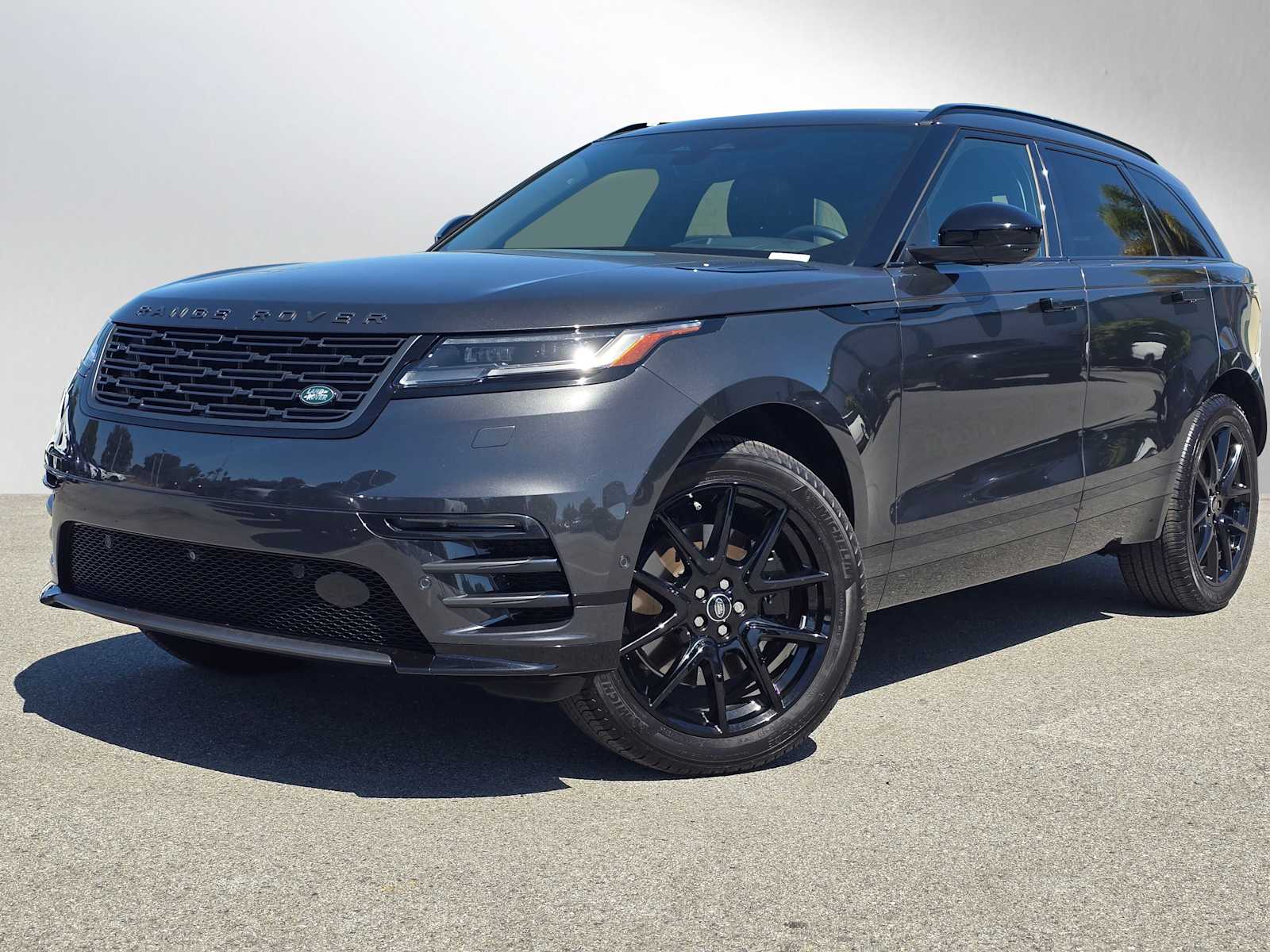 2026 Land Rover Range Rover Velar P400 Dynamic SE's photo