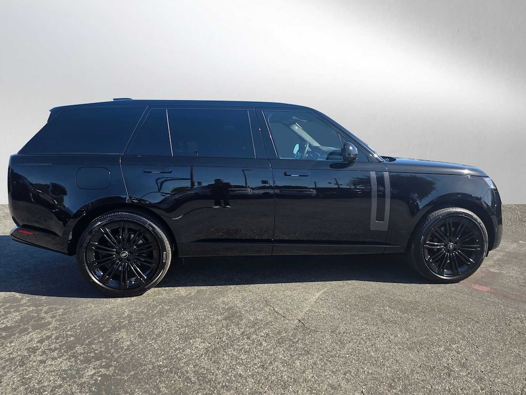 New 2025 Land Rover Range Rover SE