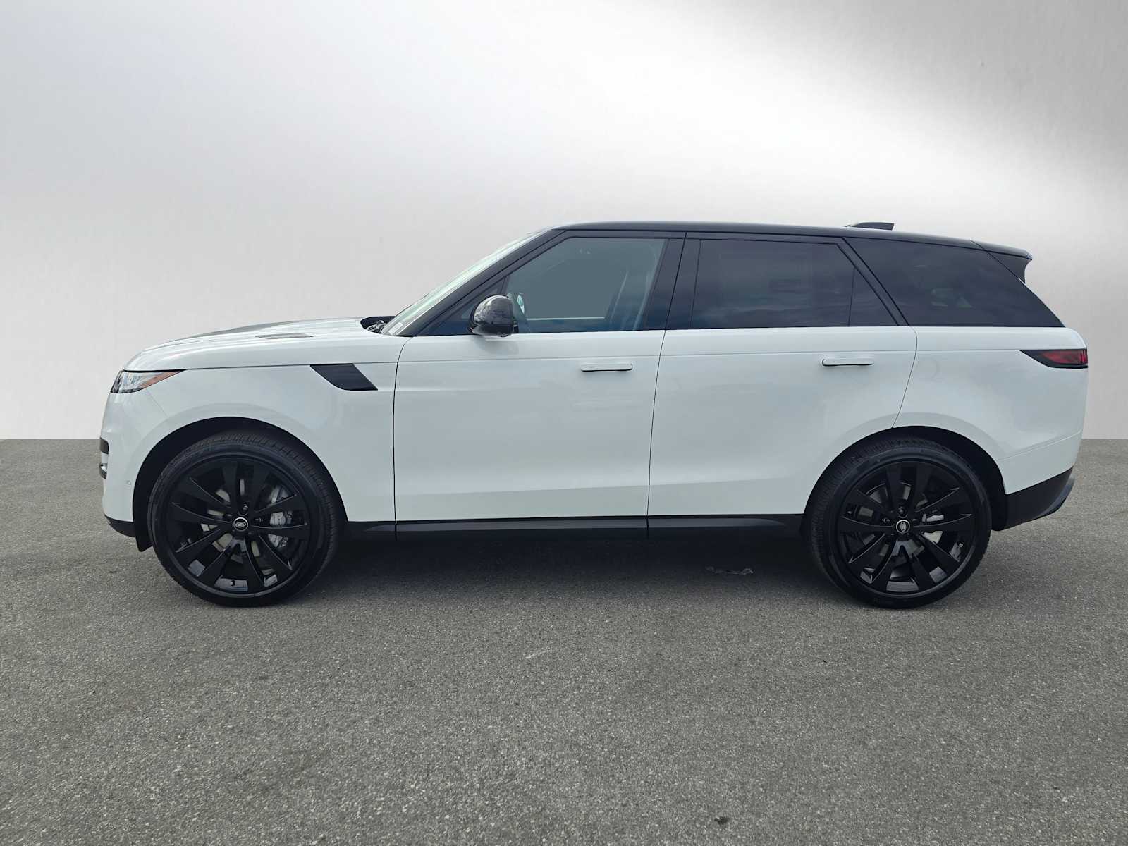 2025 Land Rover Range Rover SE photo 2