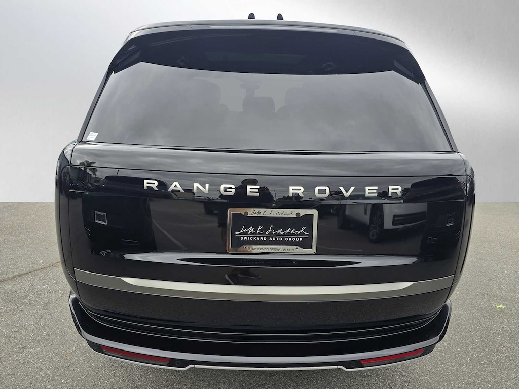 New 2025 Land Rover Range Rover SE SUV
