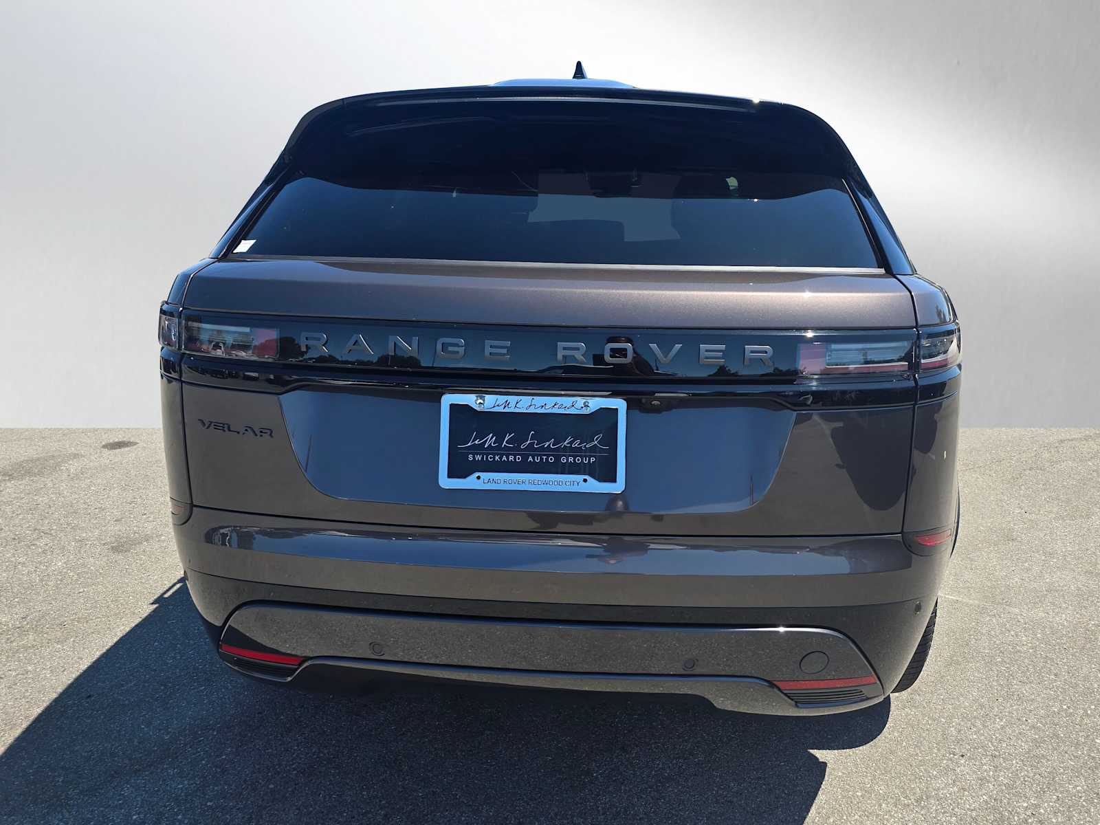 2026 Land Rover Range Rover Velar SE photo 4