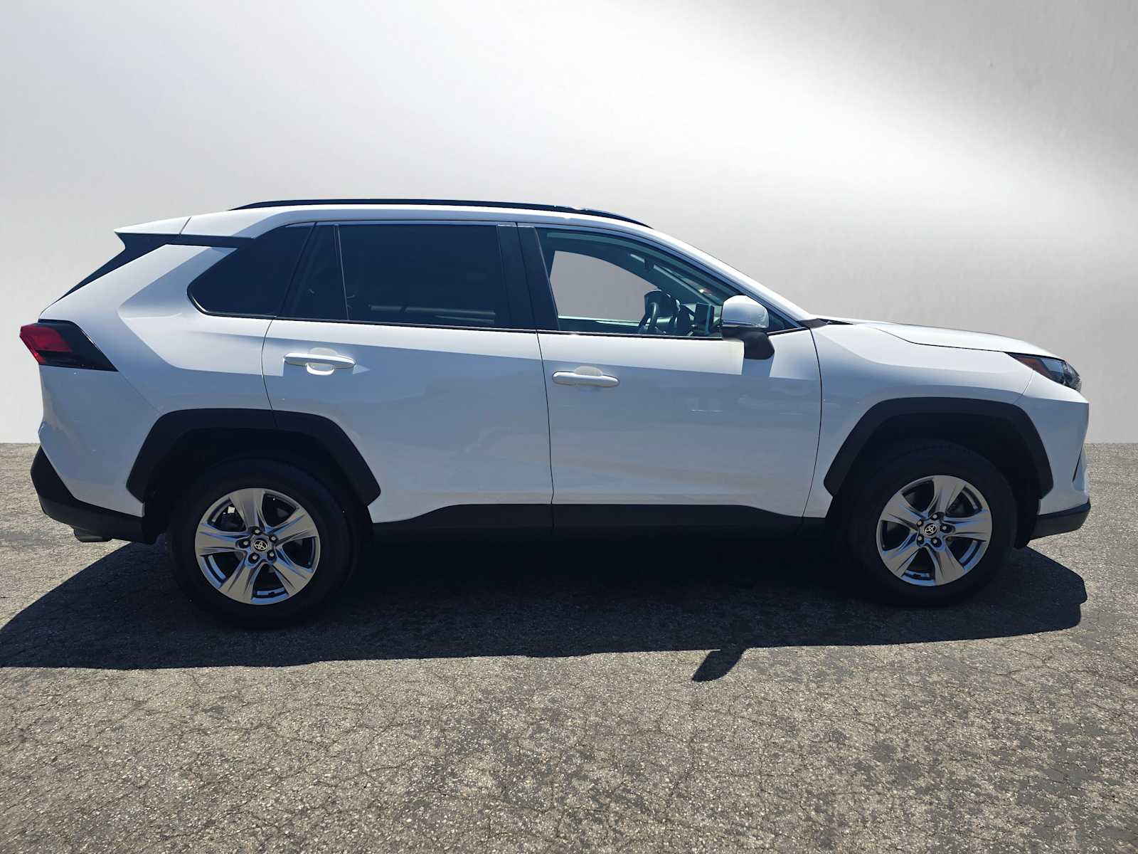 Used 2023 Toyota RAV4 XLE with VIN 2T3P1RFV2PC333763 for sale in Kansas City