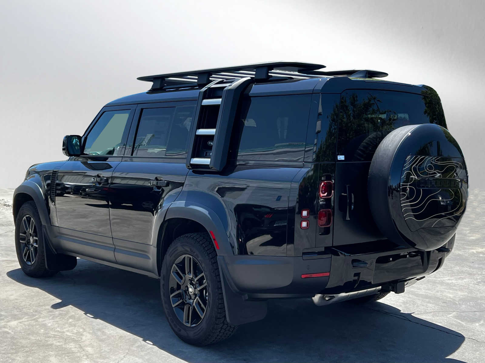 2023 Land Rover Defender 130 SE photo 3