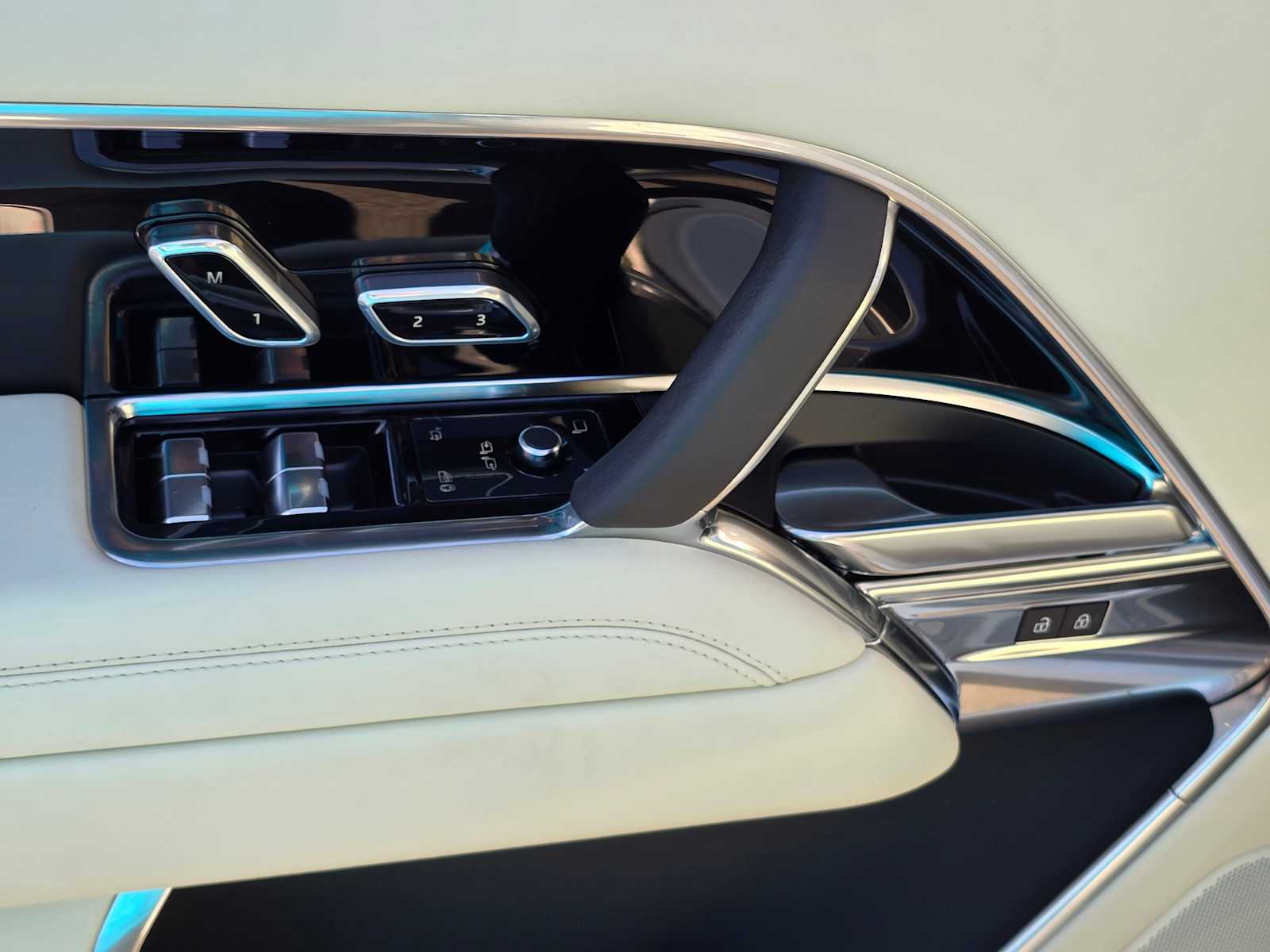 2025 Land Rover Range Rover SE - Photo 23