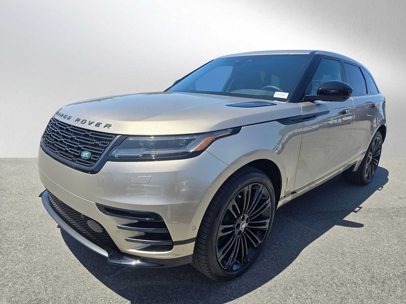 2026 Land Rover Range Rover Velar Dynamic SE's photo