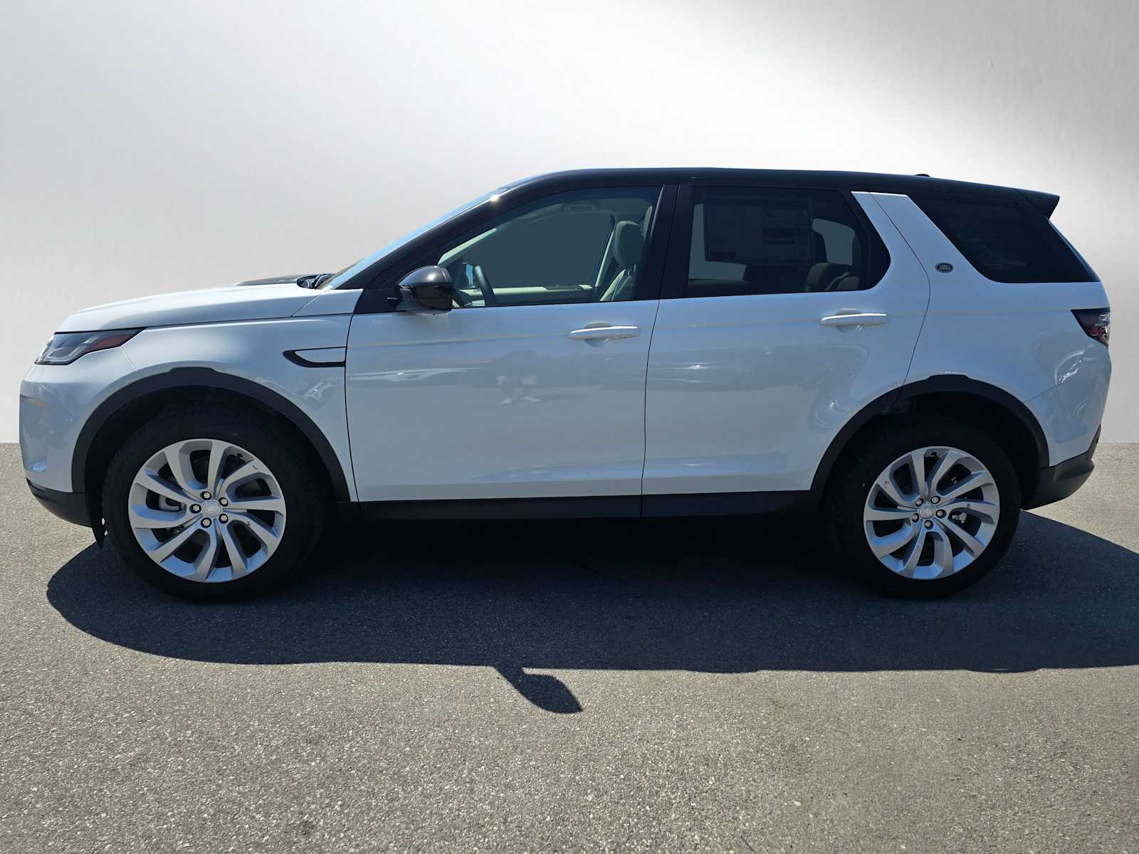 2023 Land Rover Discovery Sport SE photo 4