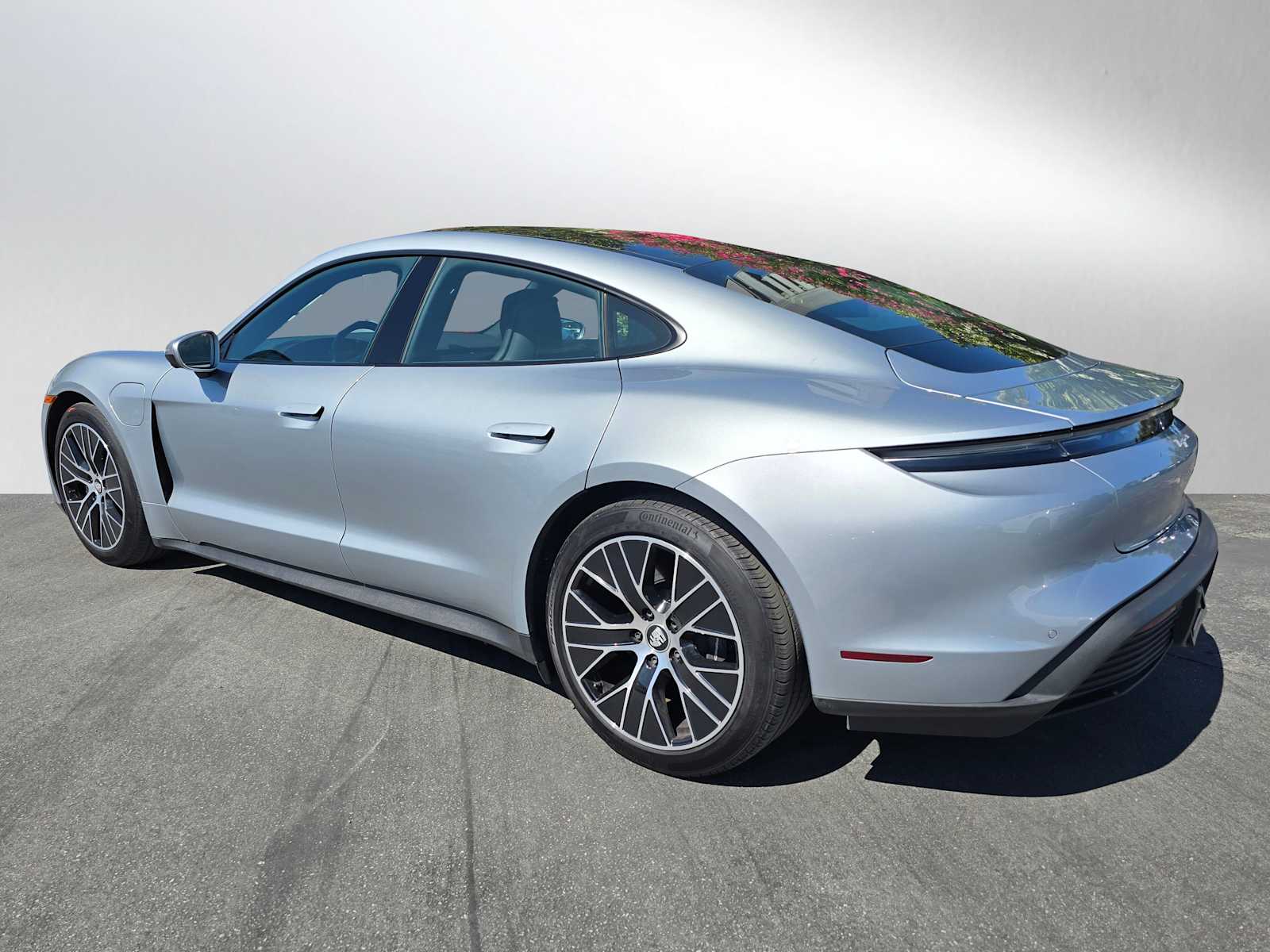 2023 Porsche Taycan photo 3